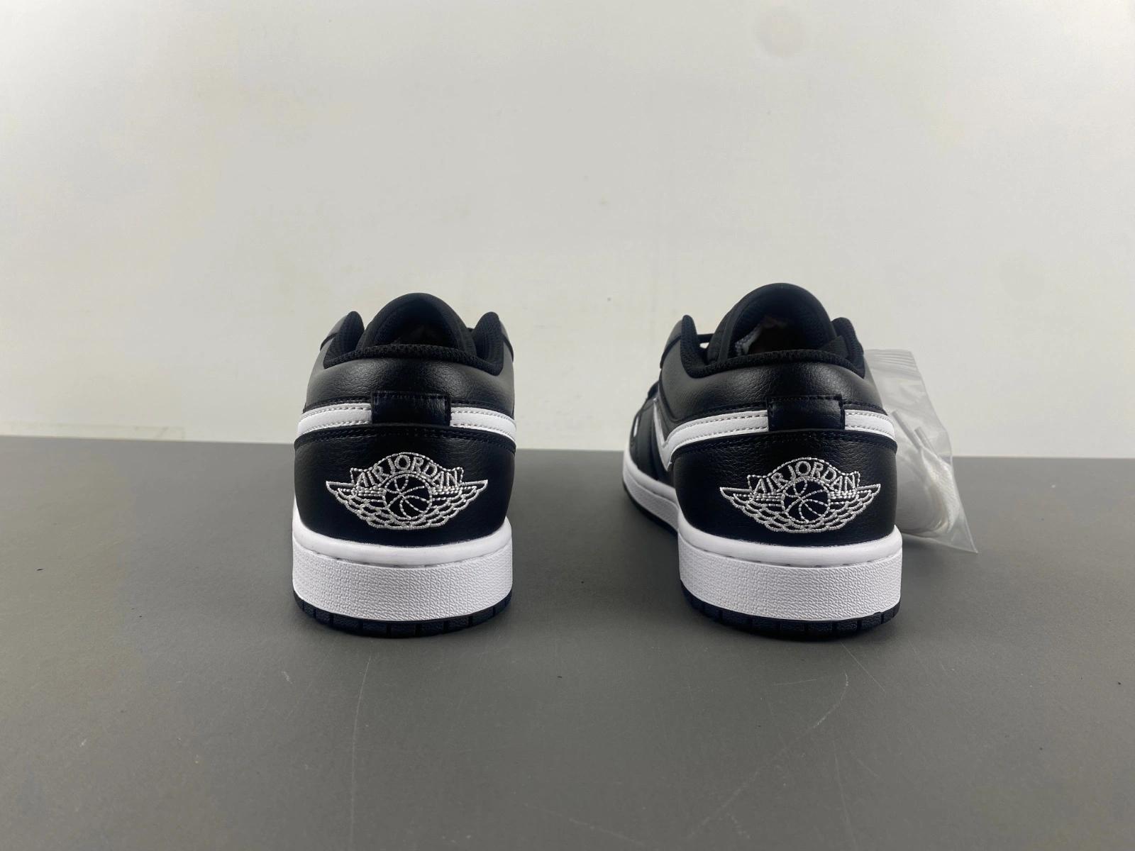 Air Jordan 1 Low Black White 553558- Resilient 1353
