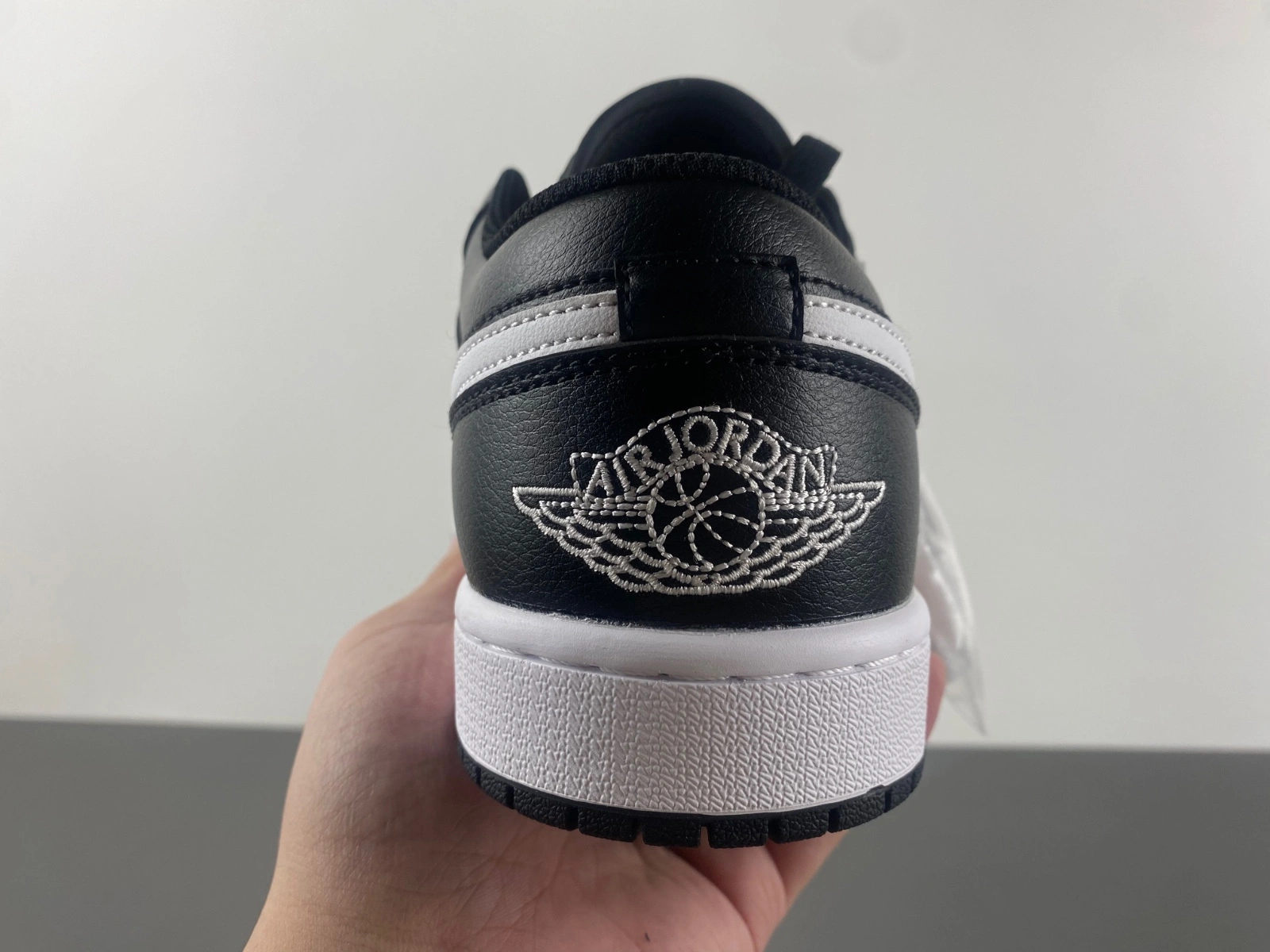 Air Jordan 1 Low Black White 553558- Resilient 1353
