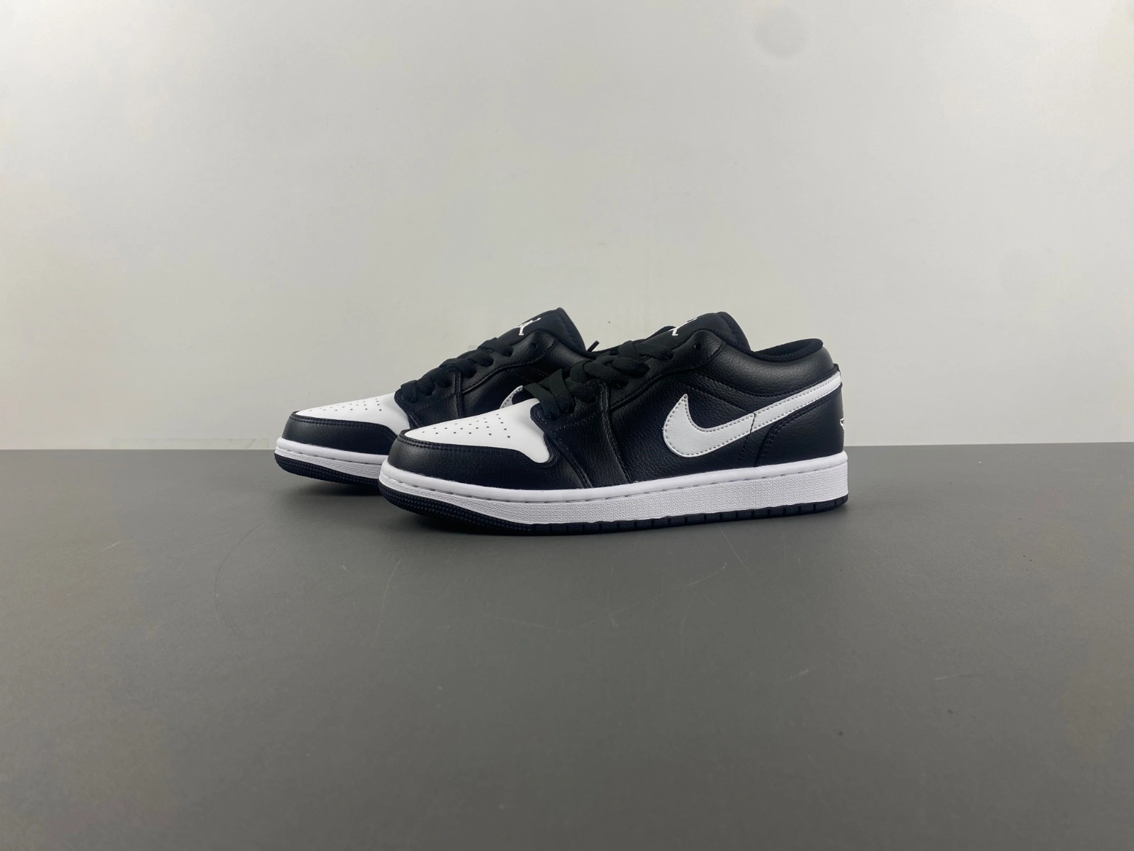 Air Jordan 1 Low Black White 553558- Resilient 1353