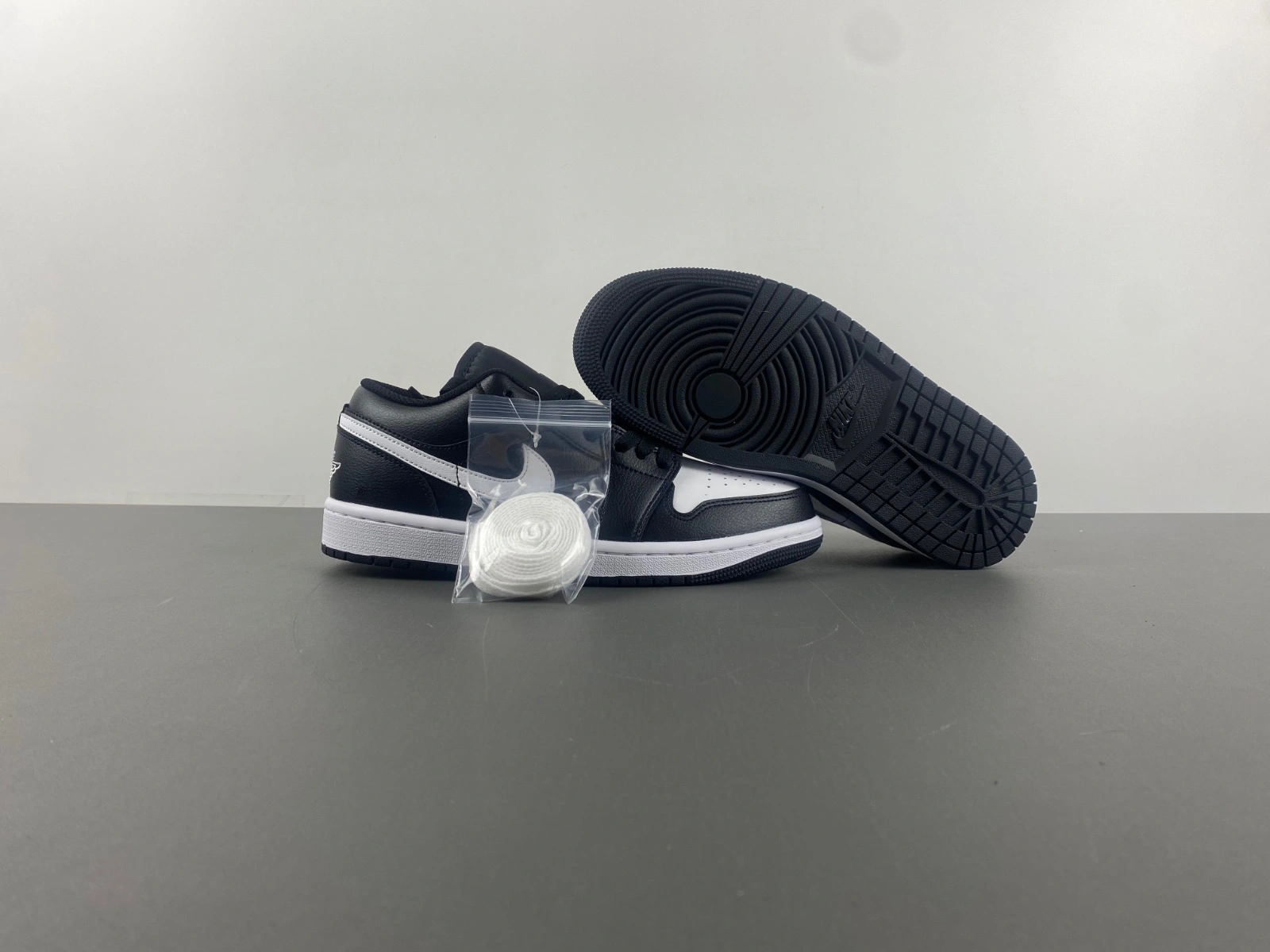 Air Jordan 1 Low Black White 553558- Resilient 1353