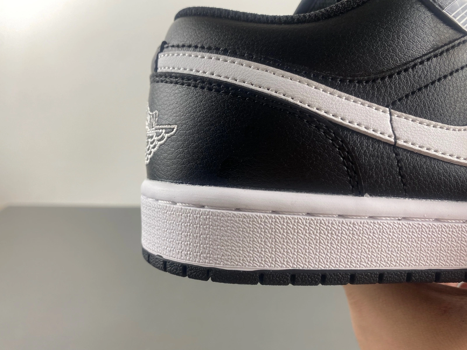 Air Jordan 1 Low Black White 553558- Resilient 1353