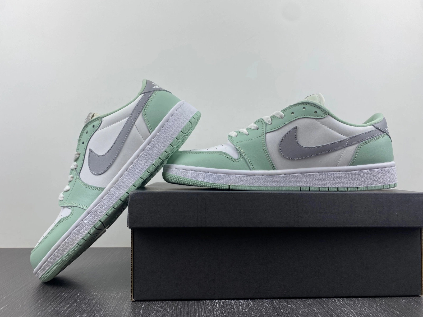 Air Jordan 1 Low Green Grey CZ0790- Timeless 1533