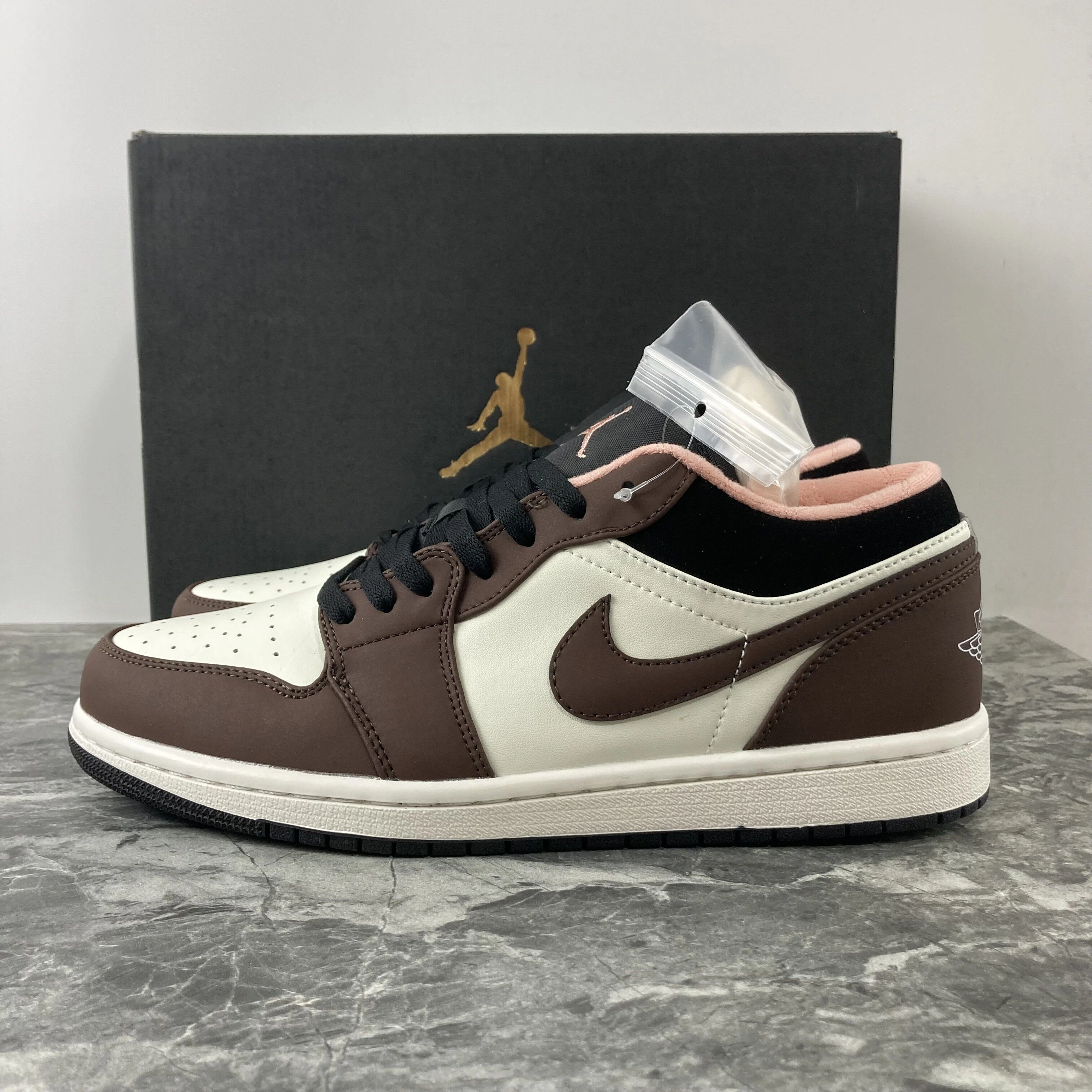 RelaxedFit Air Jordan 1 Low Mocha DC6991- 1688