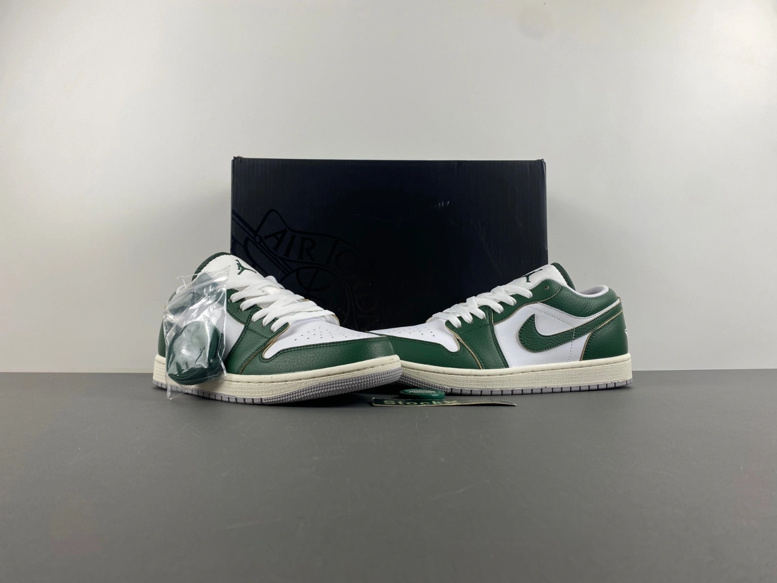 Unisex Air Jordan 1 Low Oxidized Green FQ7687- 1385