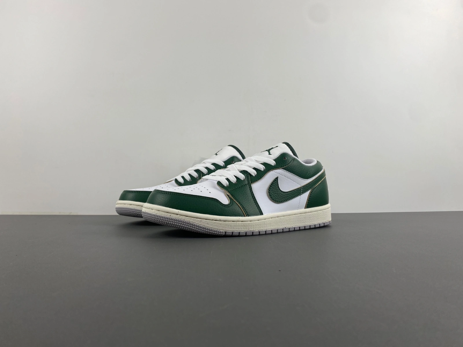 Unisex Air Jordan 1 Low Oxidized Green FQ7687- 1385