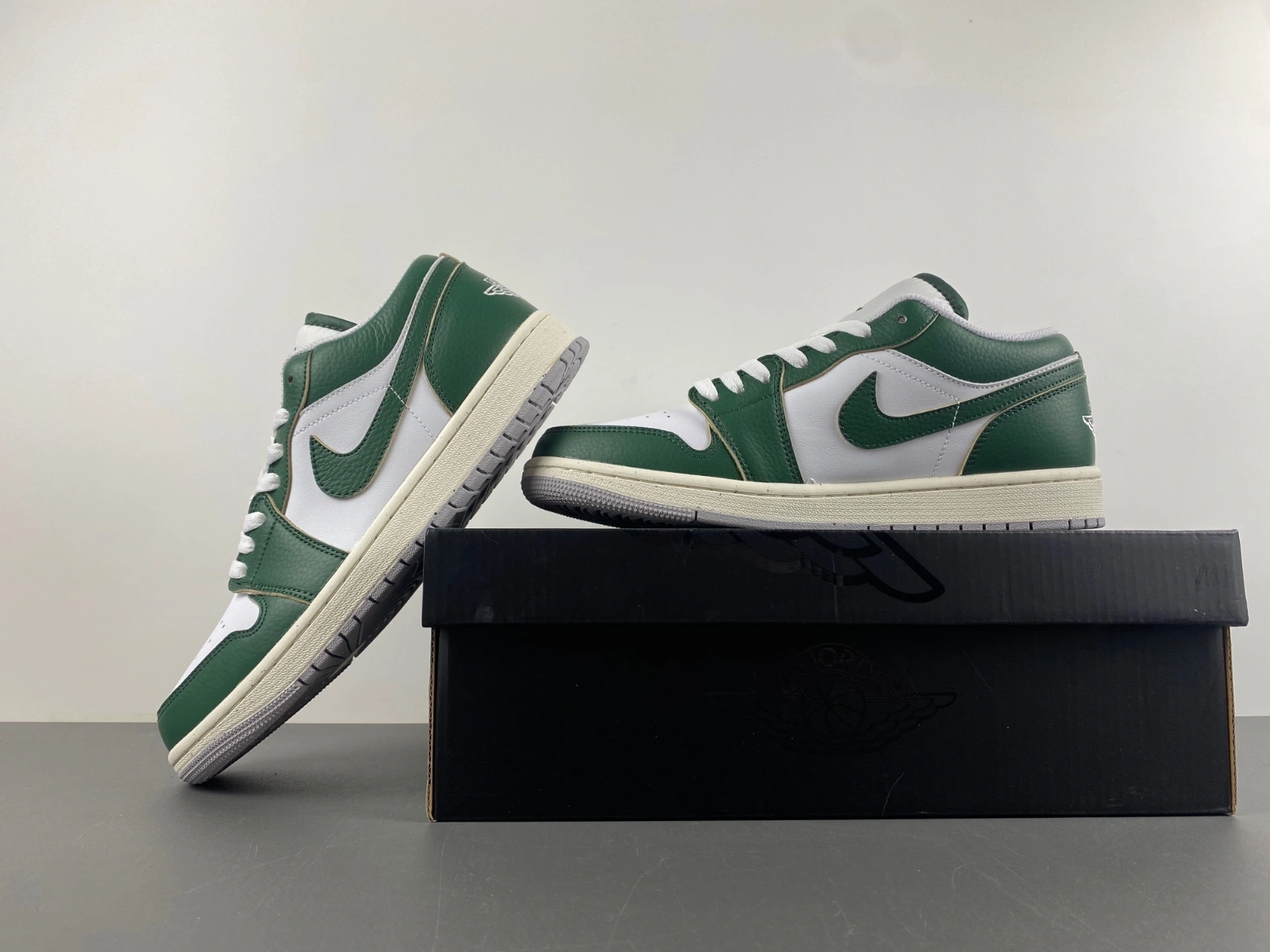 Unisex Air Jordan 1 Low Oxidized Green FQ7687- 1385