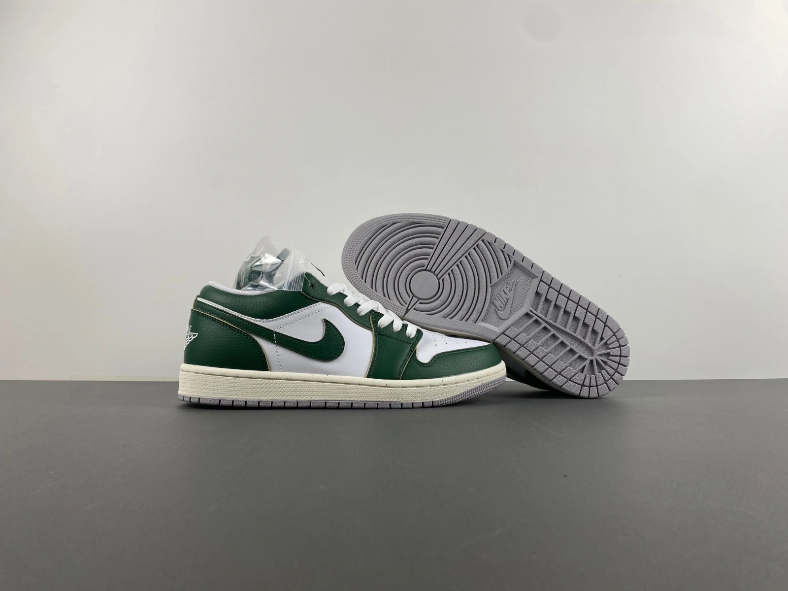Unisex Air Jordan 1 Low Oxidized Green FQ7687- 1385