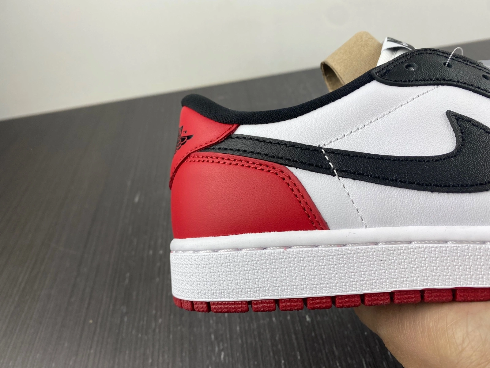 Air Jordan 1 Low Retro Black Toe 555088- Chic 1600