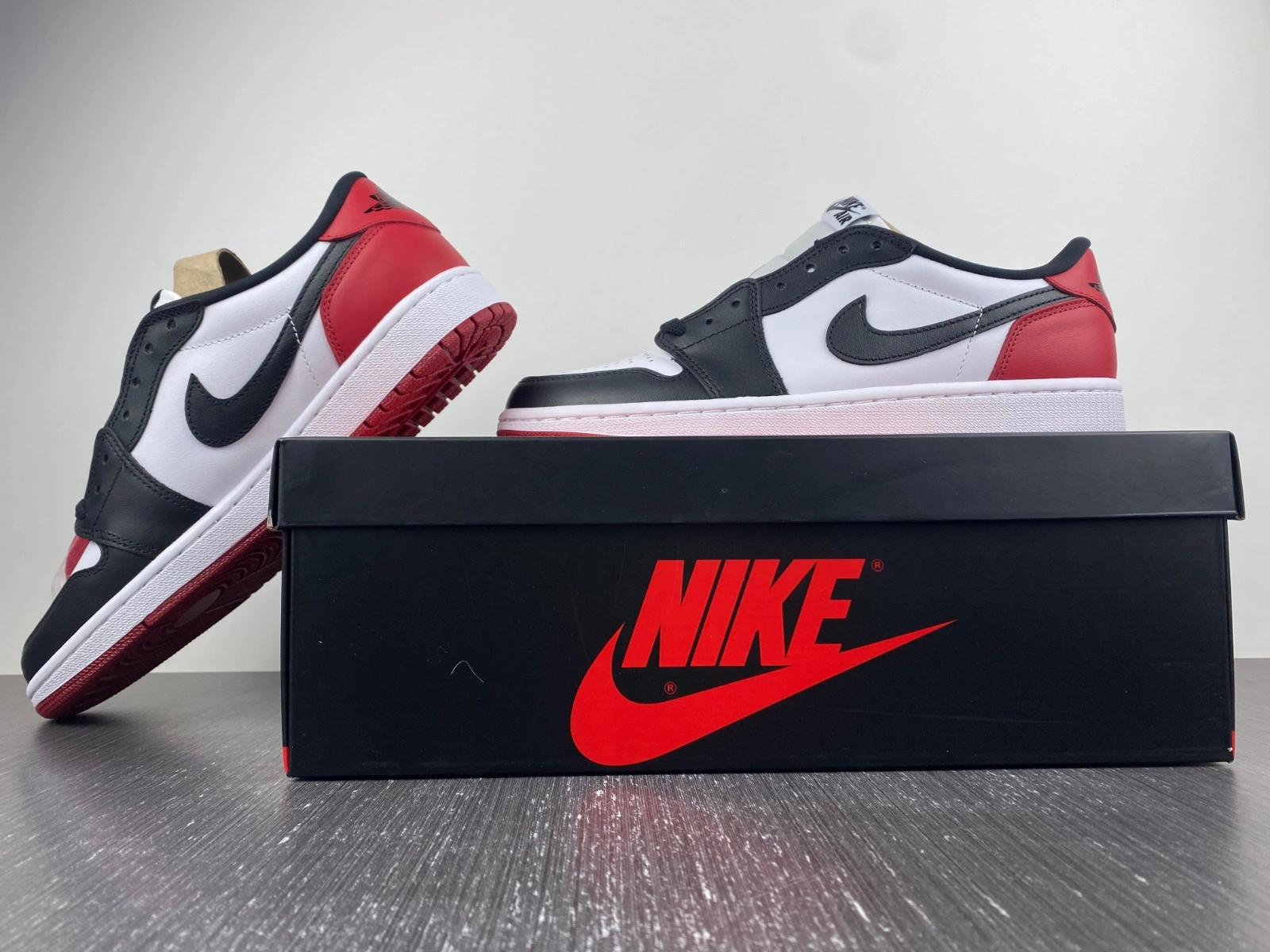Air Jordan 1 Low Retro Black Toe 555088- Chic 1600