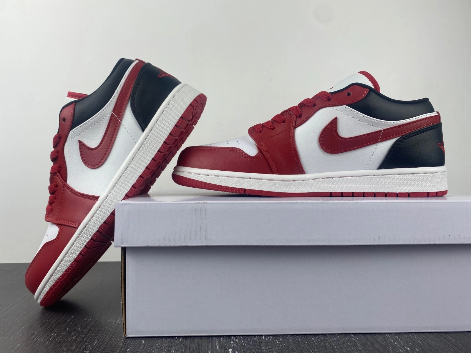 Air Jordan 1 Low Reverse Black Toe DC0774- Efficient 1582