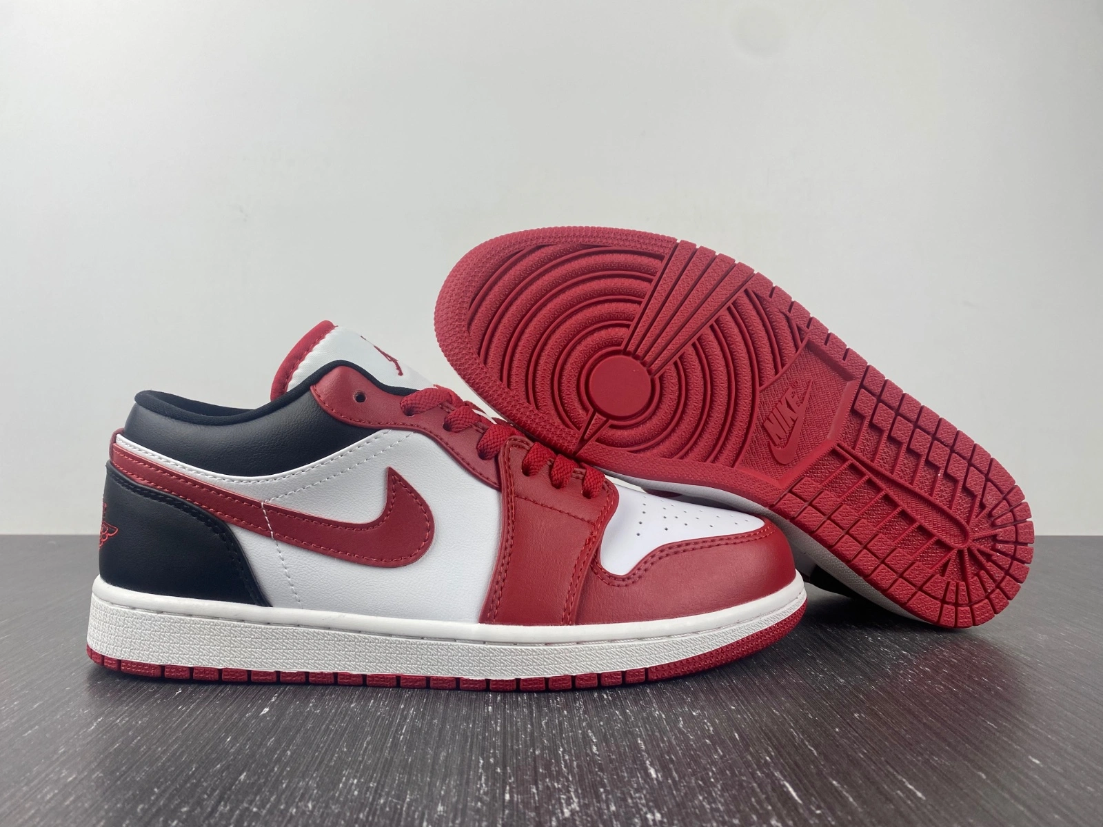 Air Jordan 1 Low Reverse Black Toe DC0774- Efficient 1582