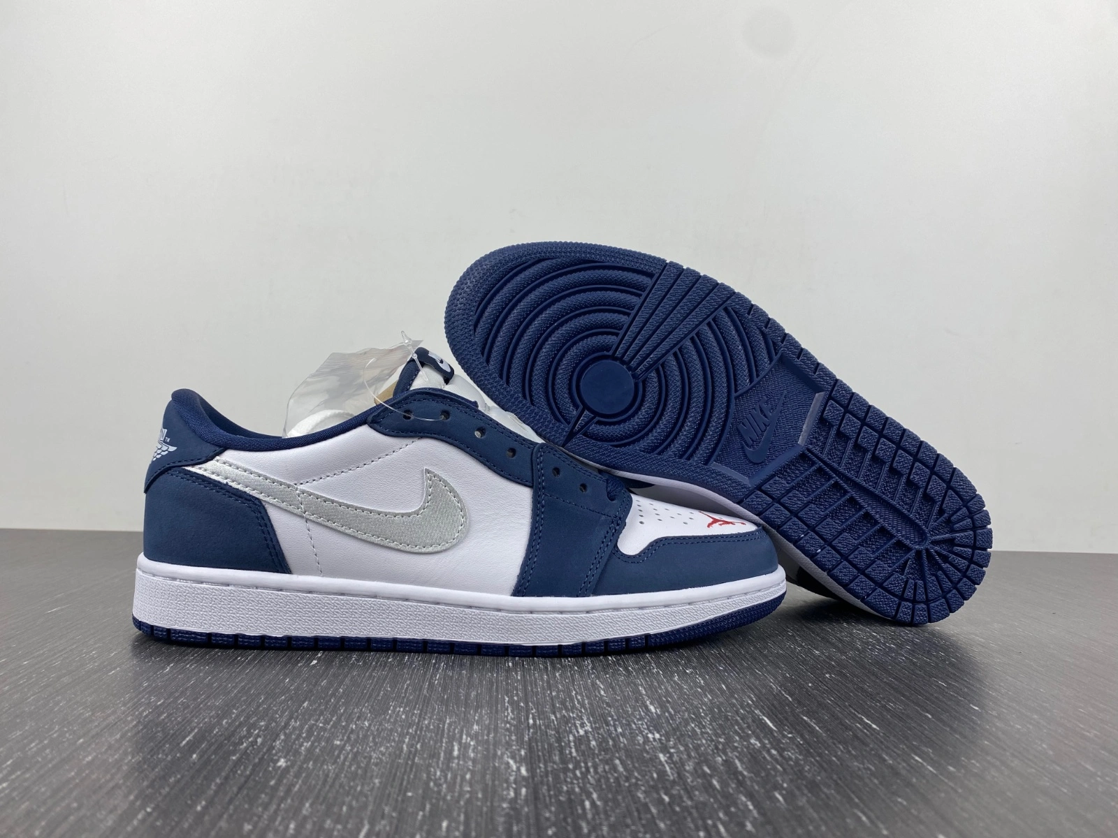 OnTrend Air Jordan 1 Low SB Midnight Navy CJ7891- 1512