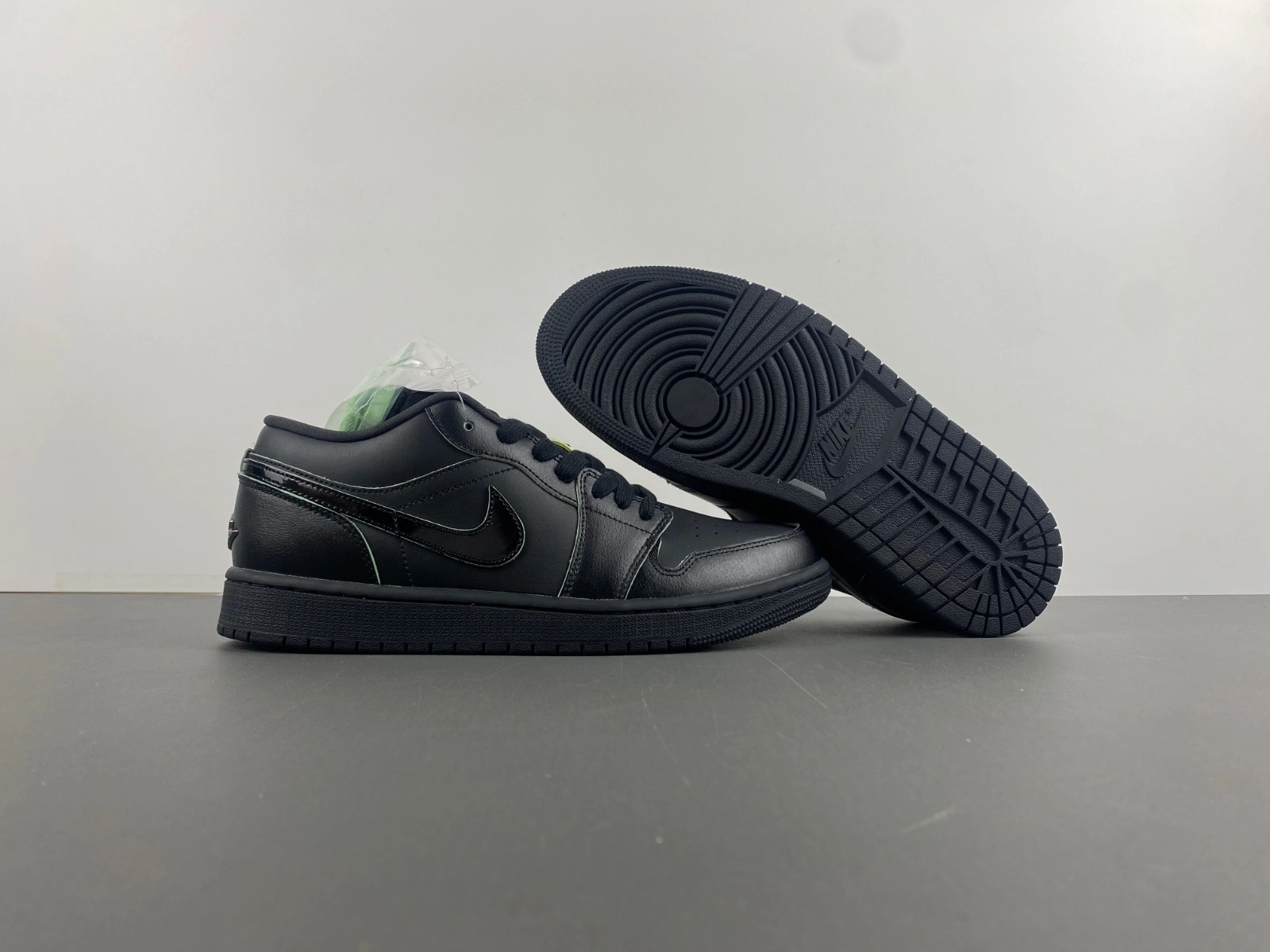 Air Jordan 1 Low SE Black Cat Mascot HM3690- Vibrant 1365