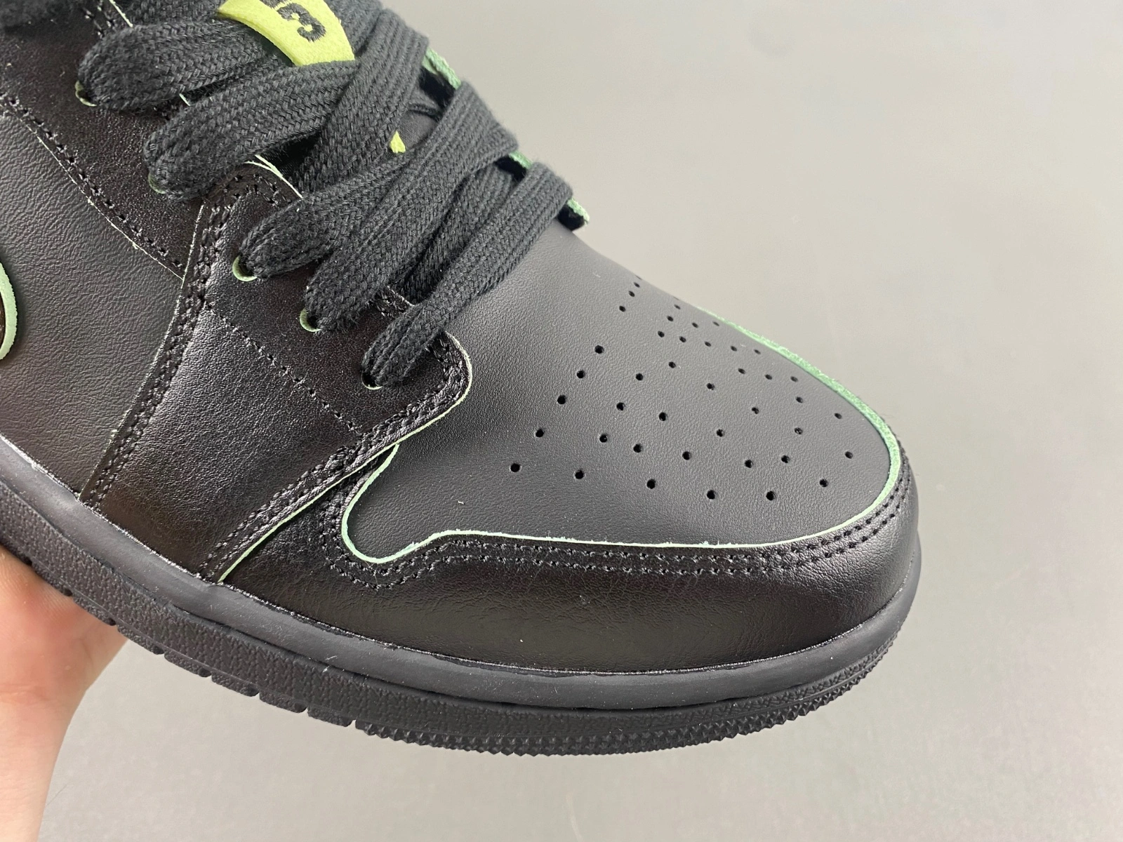 Air Jordan 1 Low SE Black Cat Mascot HM3690- Vibrant 1365