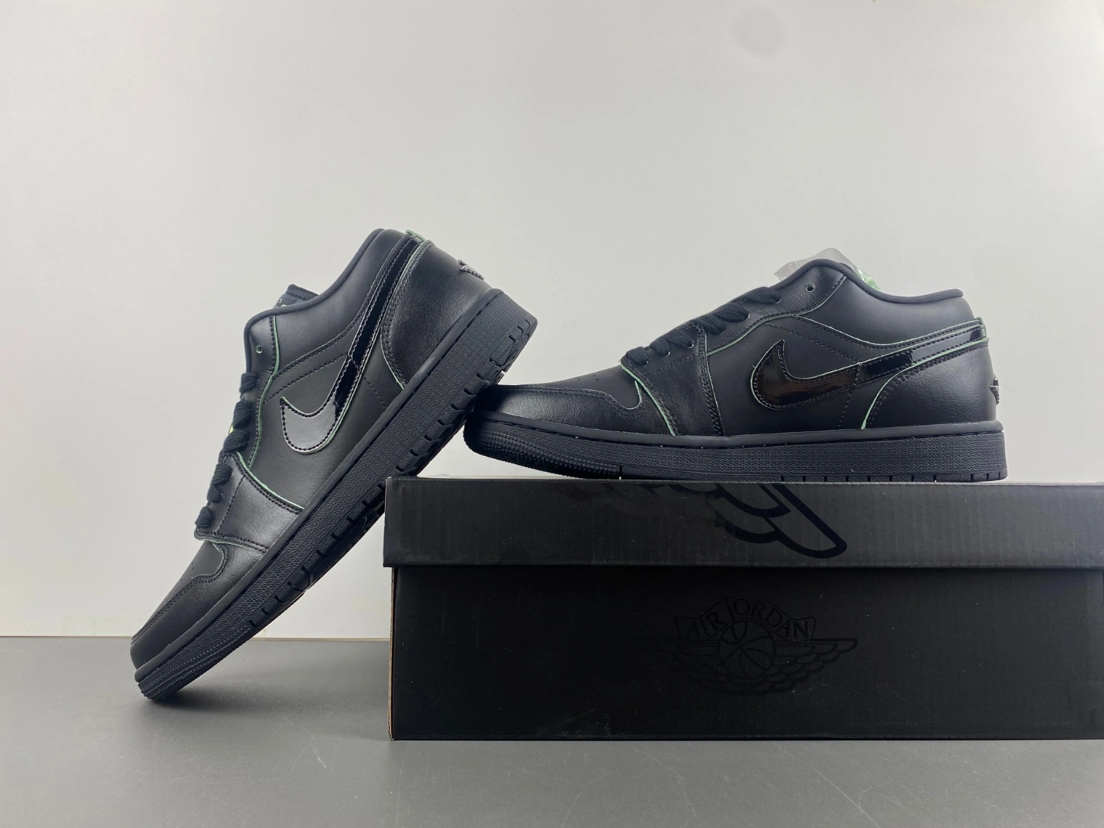 Air Jordan 1 Low SE Black Cat Mascot HM3690- Vibrant 1365