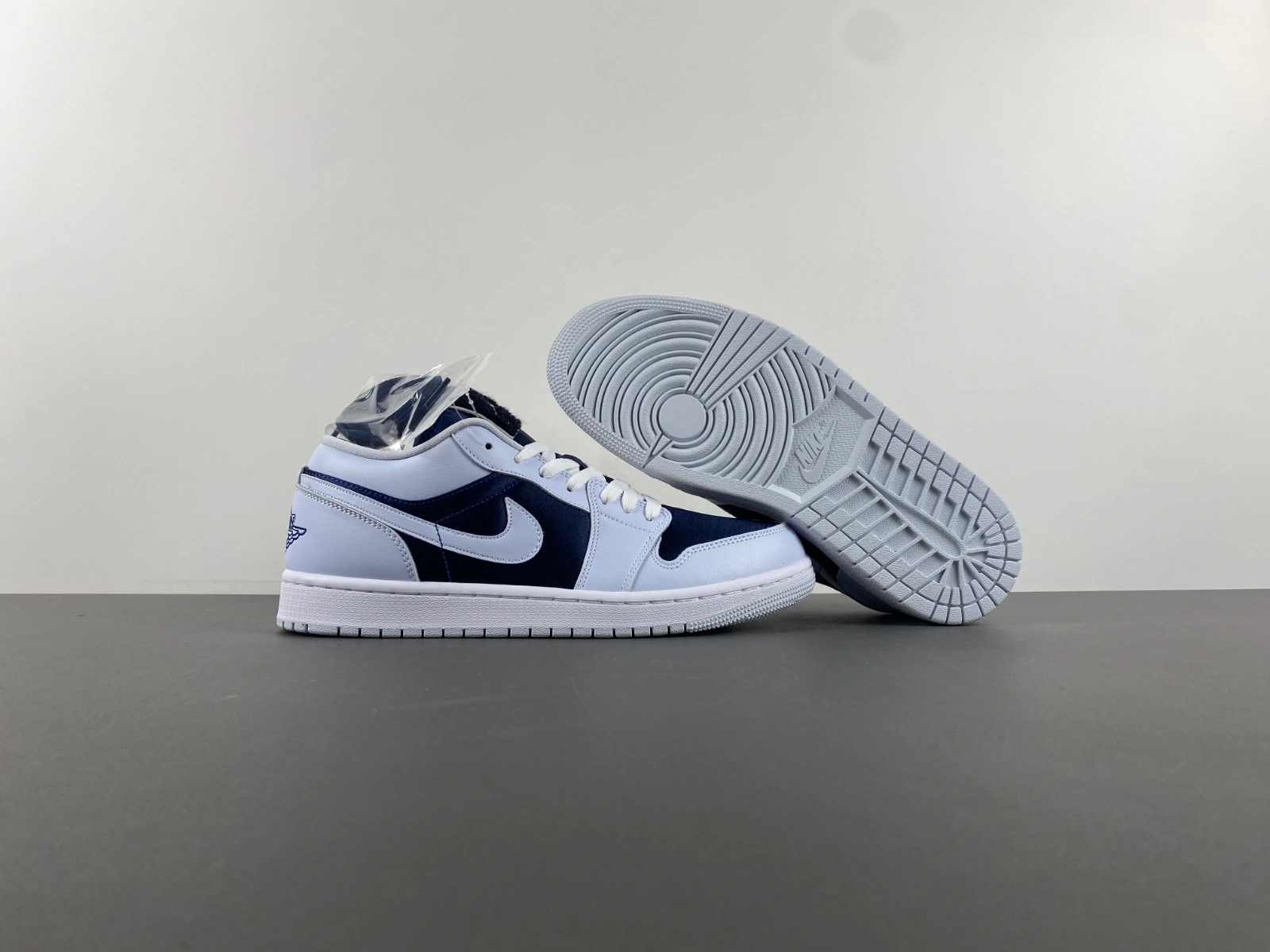 Neat Air Jordan 1 Low SE Football Grey White Gym Red Midnight Navy FZ8778- 1346
