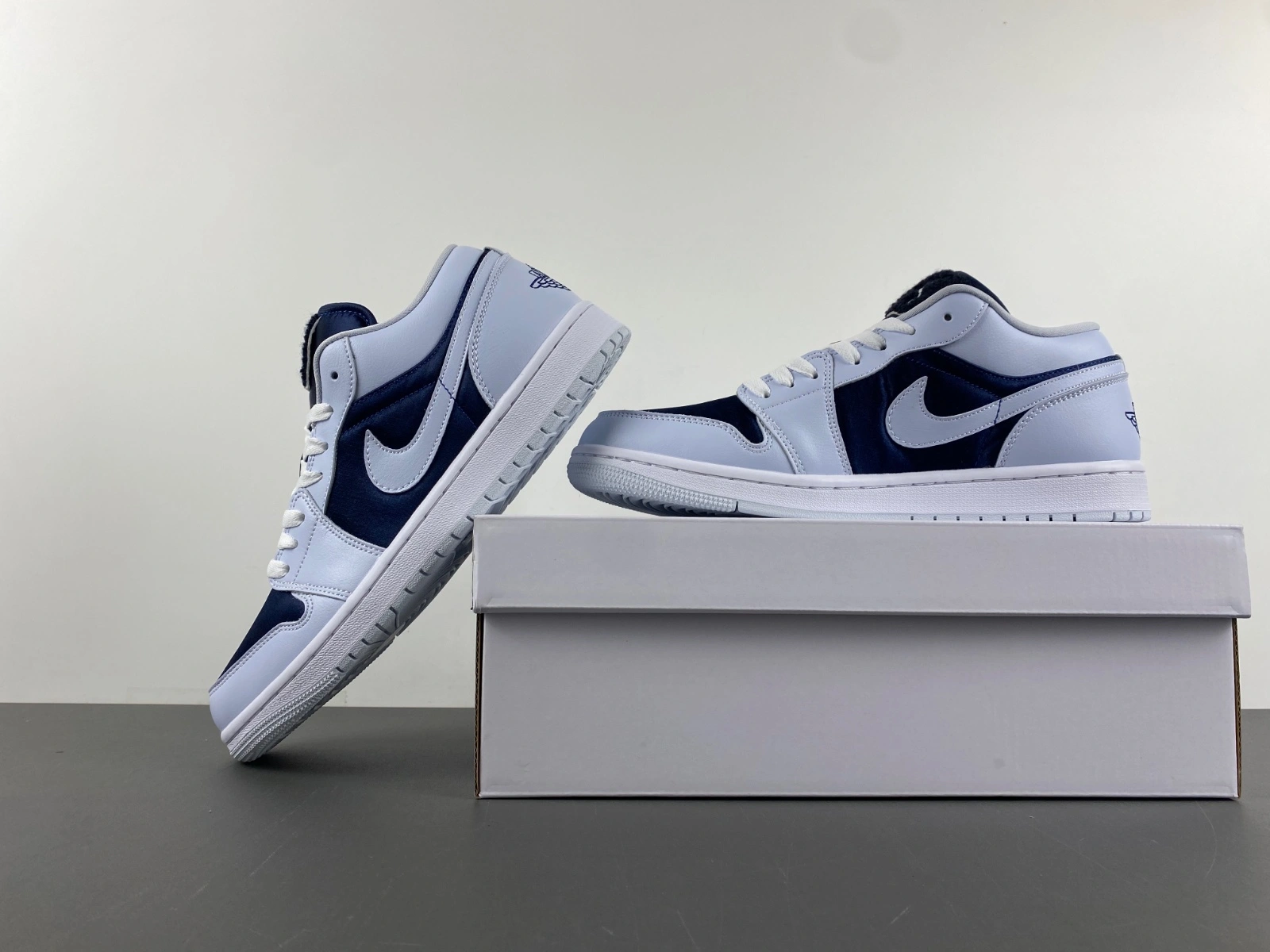 Neat Air Jordan 1 Low SE Football Grey White Gym Red Midnight Navy FZ8778- 1346
