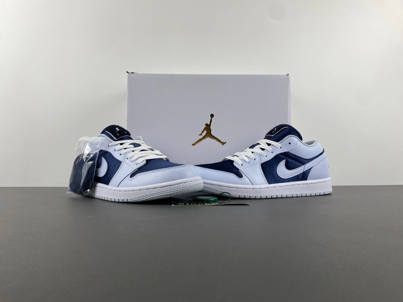 Neat Air Jordan 1 Low SE Football Grey White Gym Red Midnight Navy FZ8778- 1346
