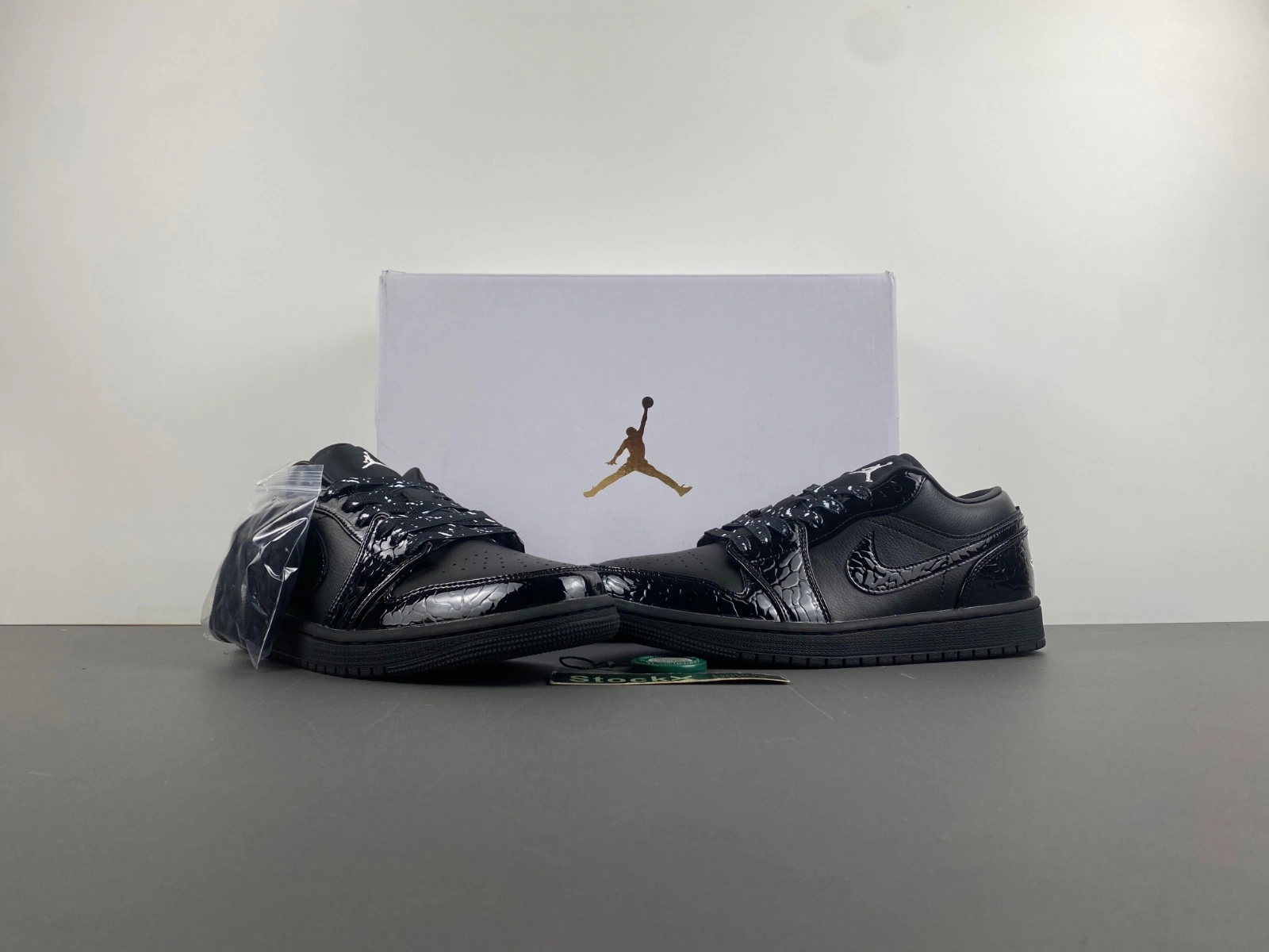 Air Jordan 1 Low SE Patent Elephant Black HJ7743- Classic 1377