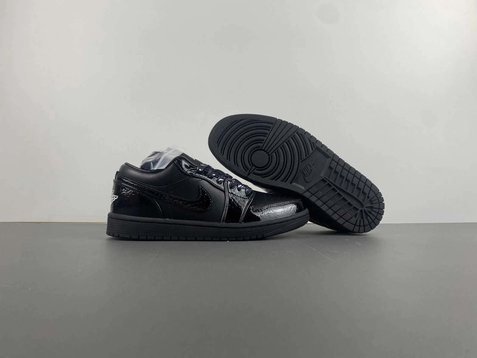 Air Jordan 1 Low SE Patent Elephant Black HJ7743- Classic 1377