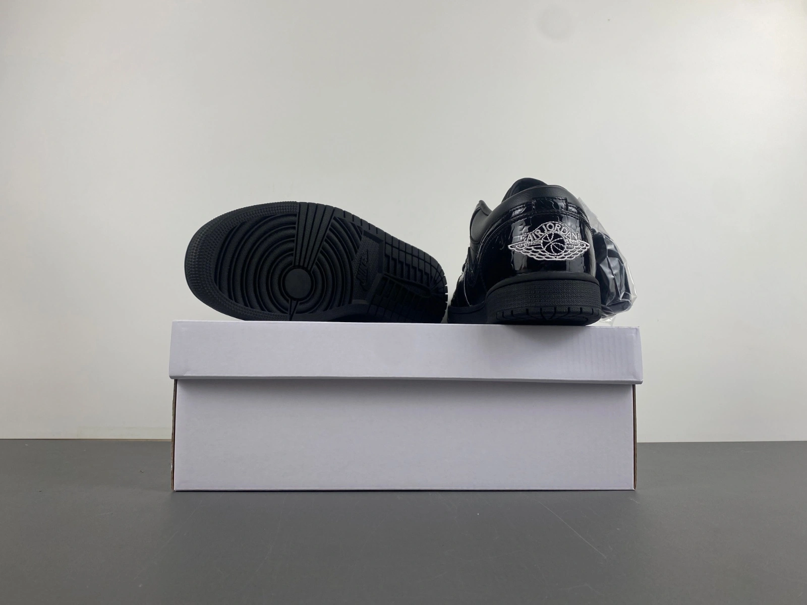 Air Jordan 1 Low SE Patent Elephant Black HJ7743- Classic 1377