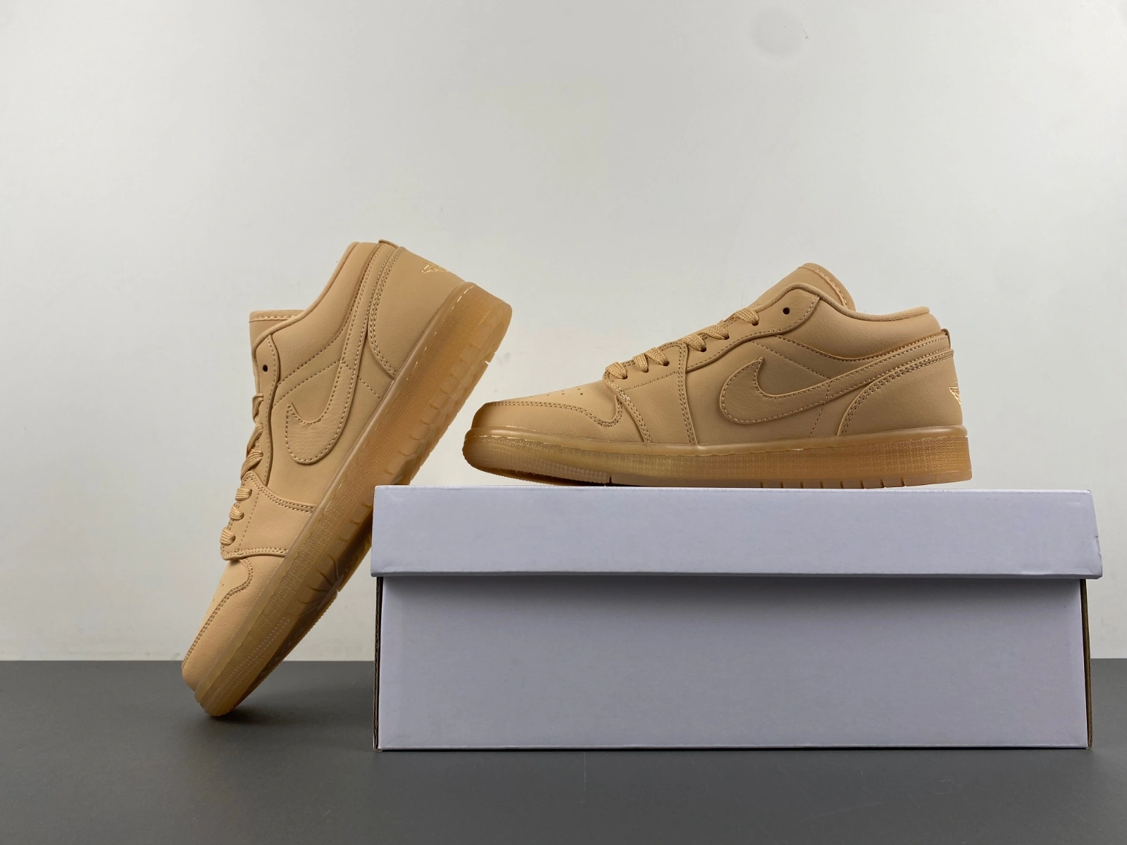 Air Jordan 1 Low SE Sand FZ3972- Resilient 1404