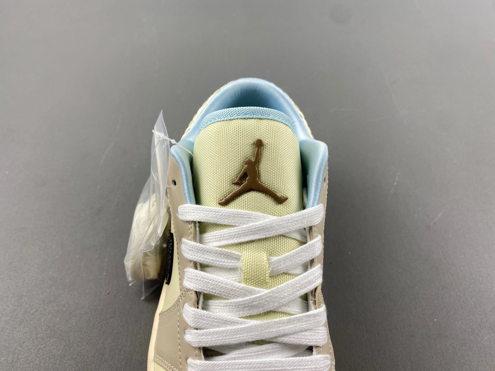 Air Jordan 1 Low SE Sanddrift Glacier Blue HQ3440- Sleek 1359