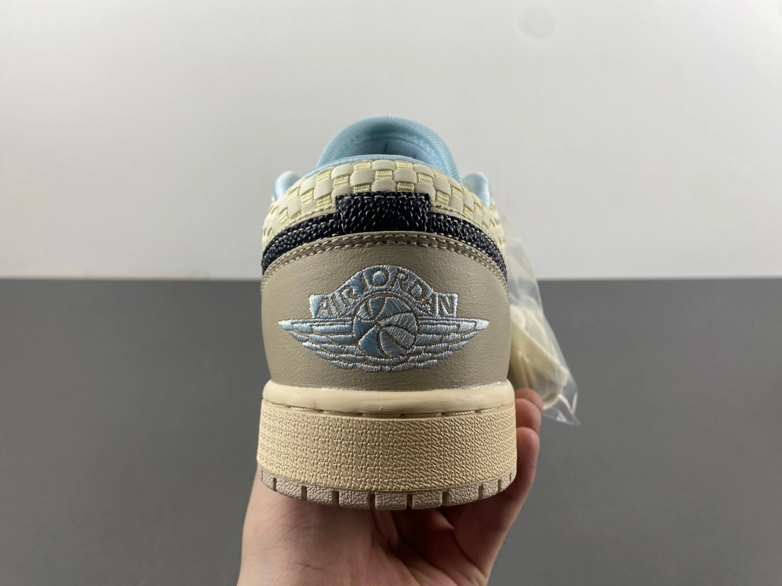 Air Jordan 1 Low SE Sanddrift Glacier Blue HQ3440- Sleek 1359