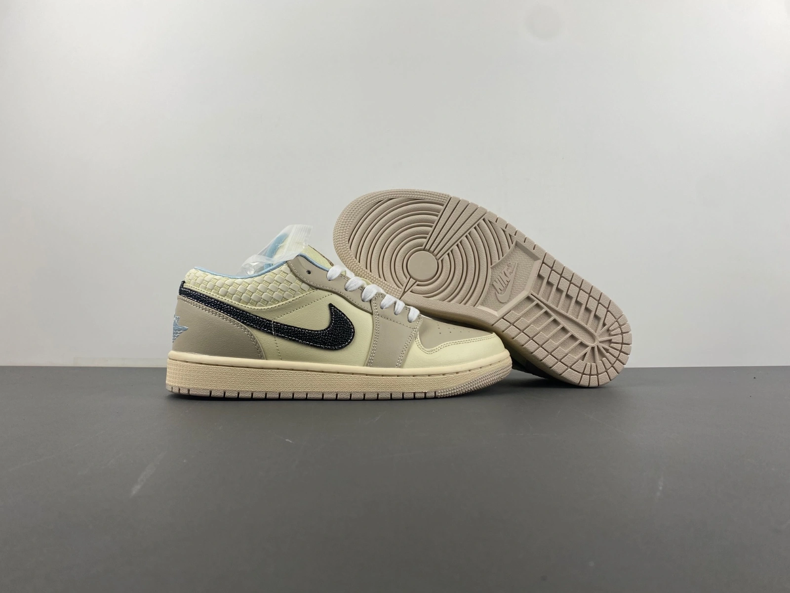 Air Jordan 1 Low SE Sanddrift Glacier Blue HQ3440- Sleek 1359