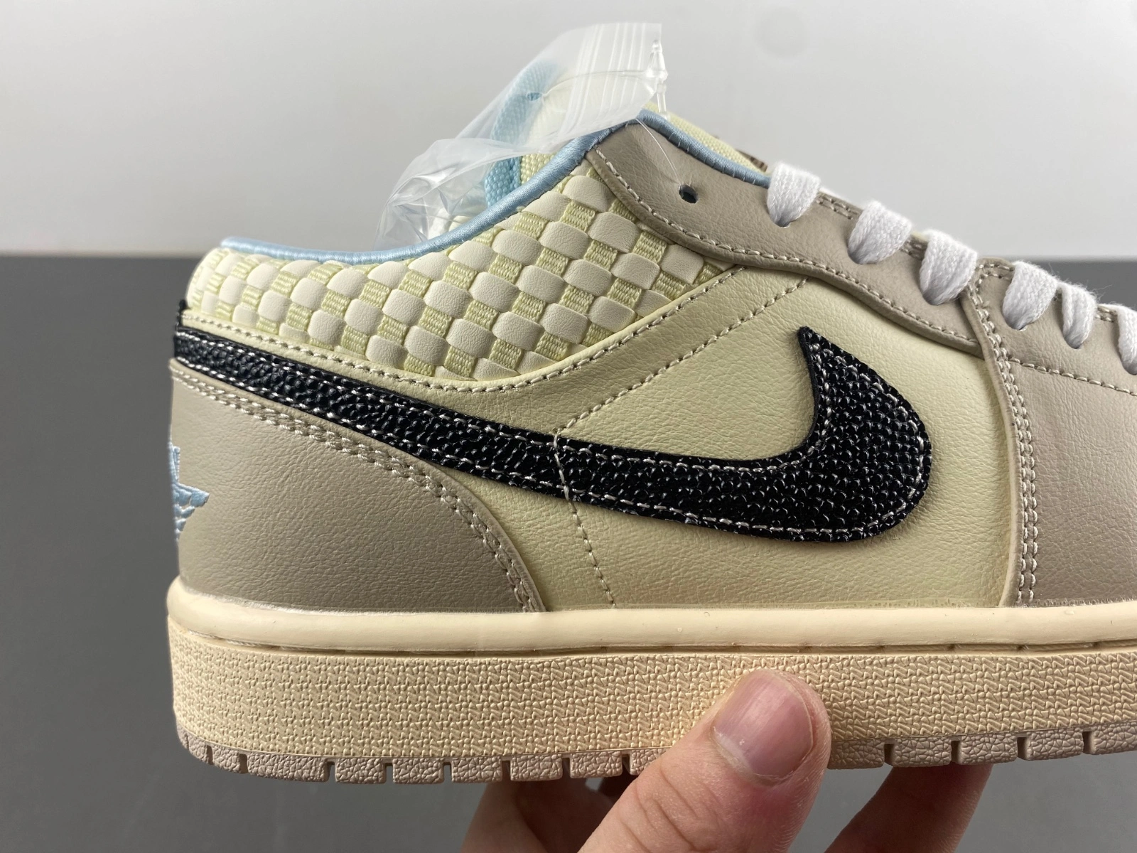 Air Jordan 1 Low SE Sanddrift Glacier Blue HQ3440- Sleek 1359