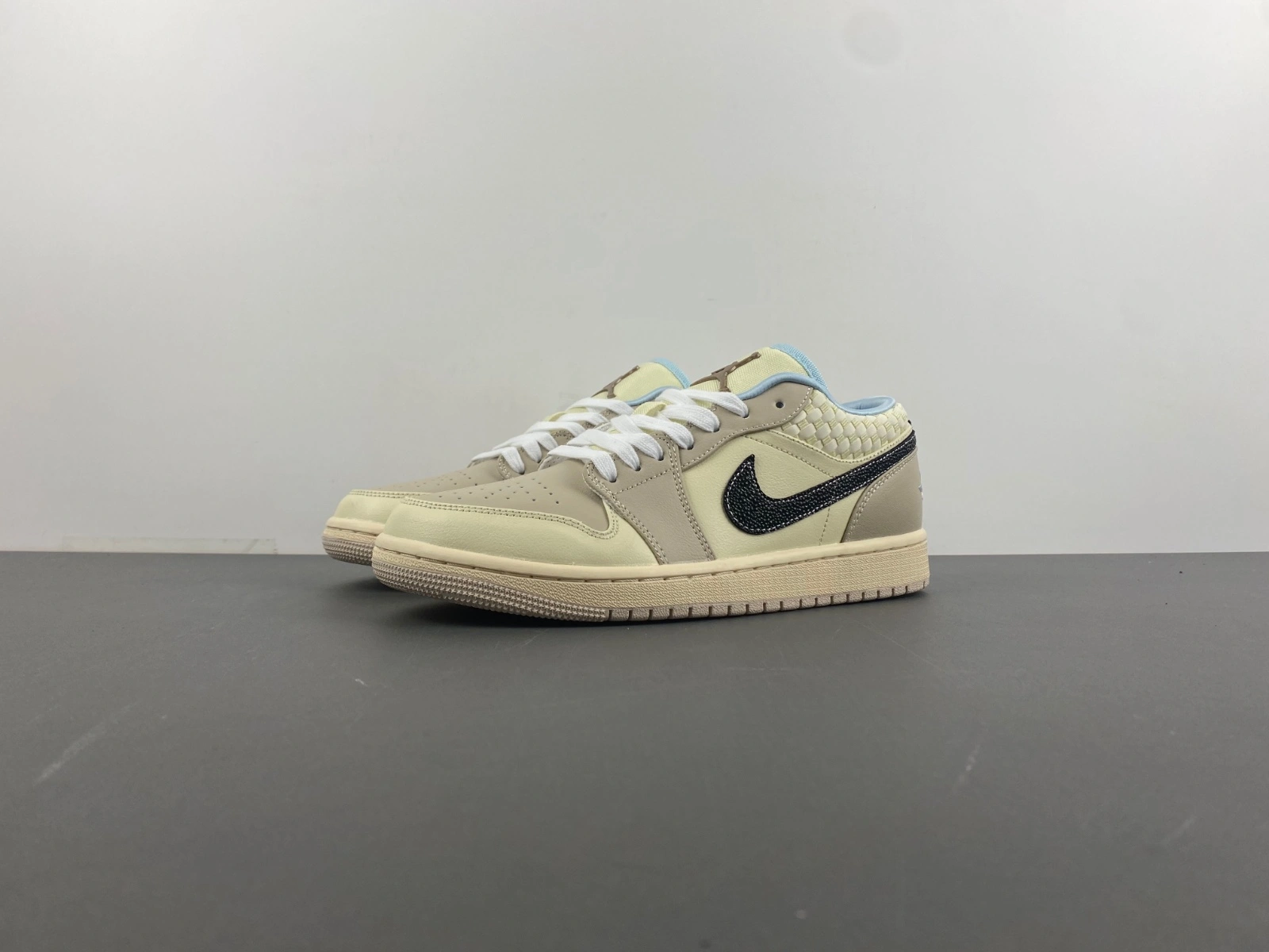 Air Jordan 1 Low SE Sanddrift Glacier Blue HQ3440- Sleek 1359