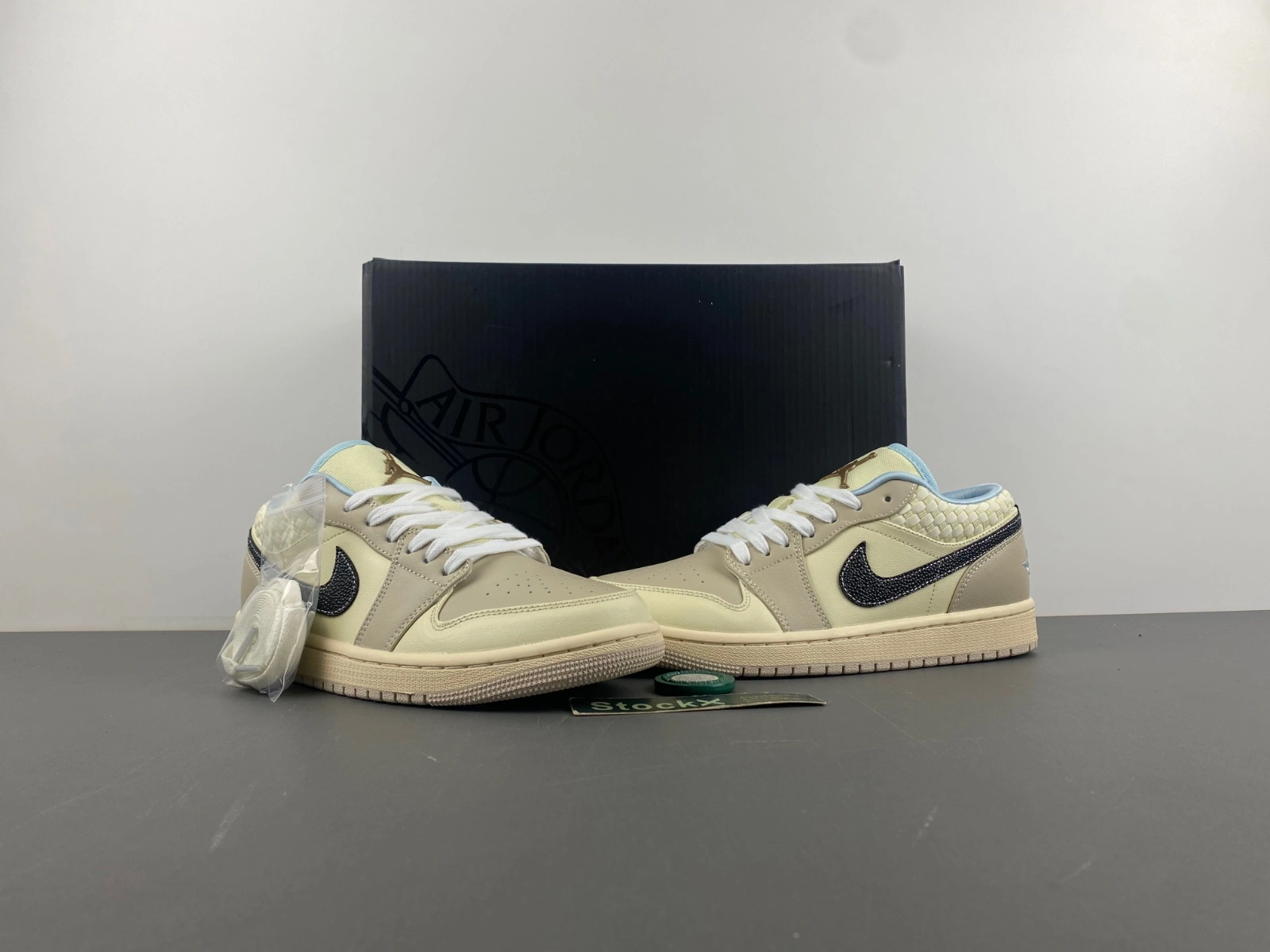 Air Jordan 1 Low SE Sanddrift Glacier Blue HQ3440- Sleek 1359