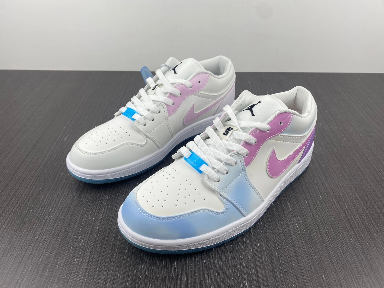 Sporty Air Jordan 1 Low UV 1624