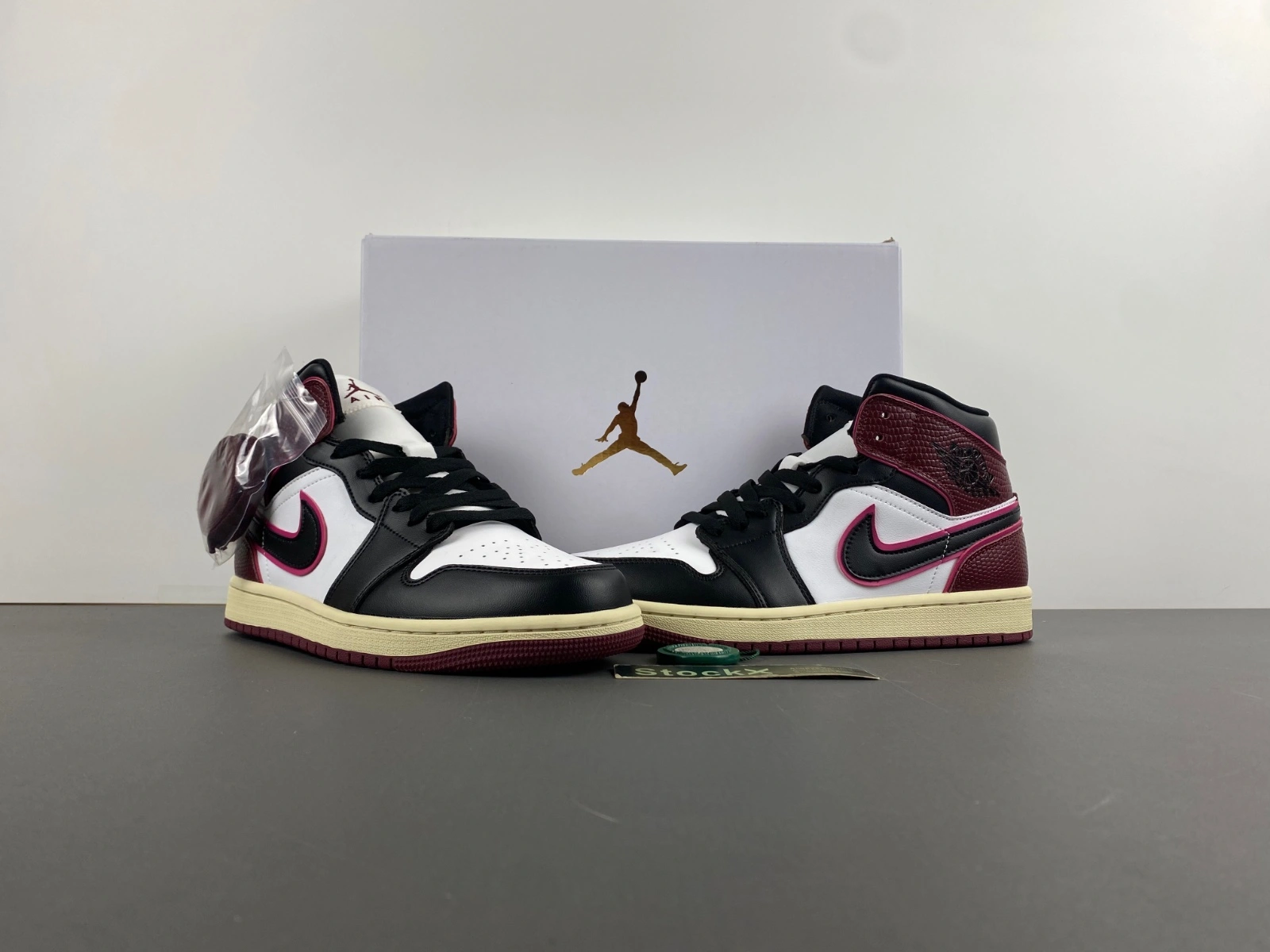 Air Jordan 1 Mid SE Bordeaux FQ7818- Casual 1362