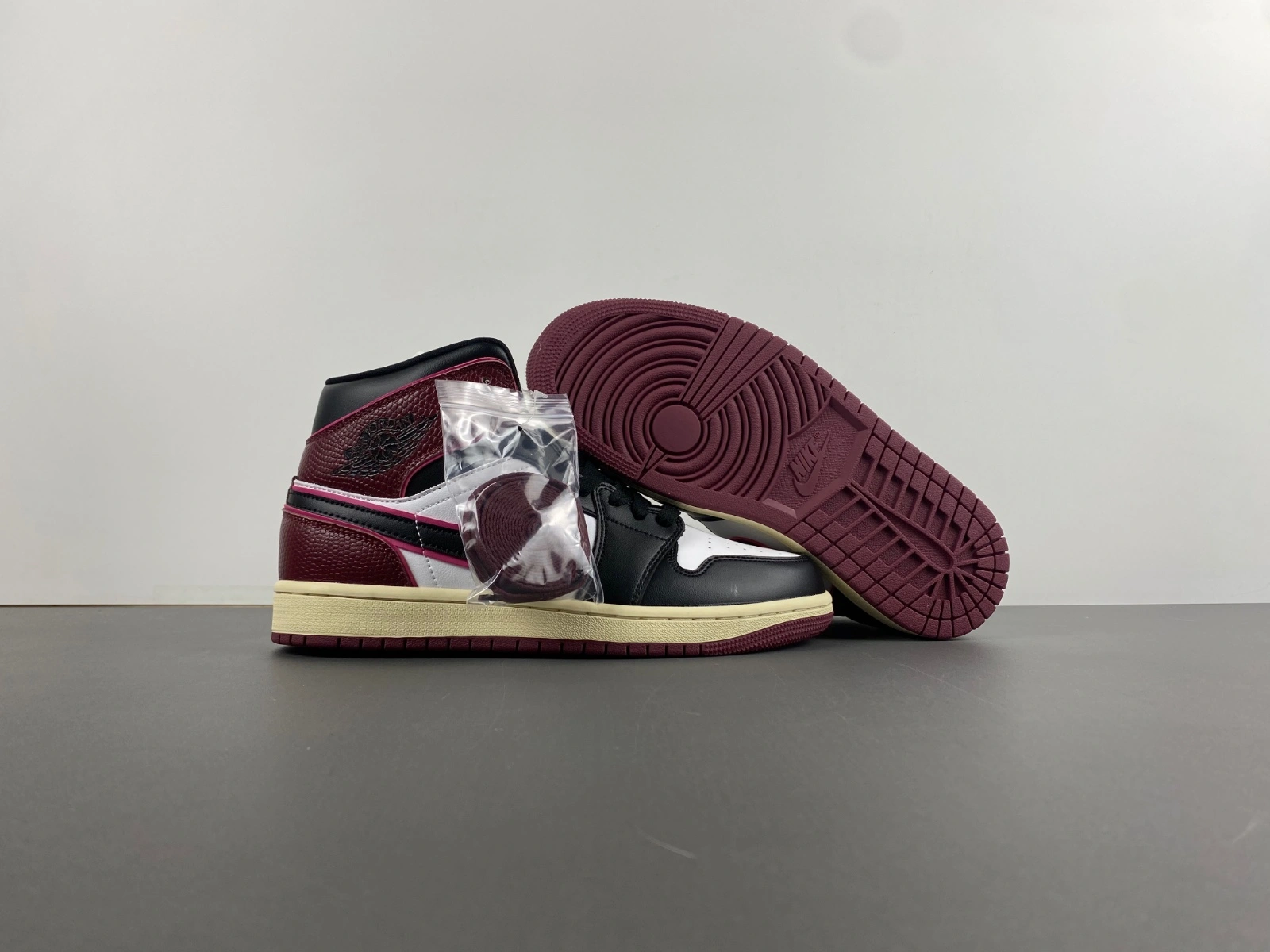 Air Jordan 1 Mid SE Bordeaux FQ7818- Casual 1362