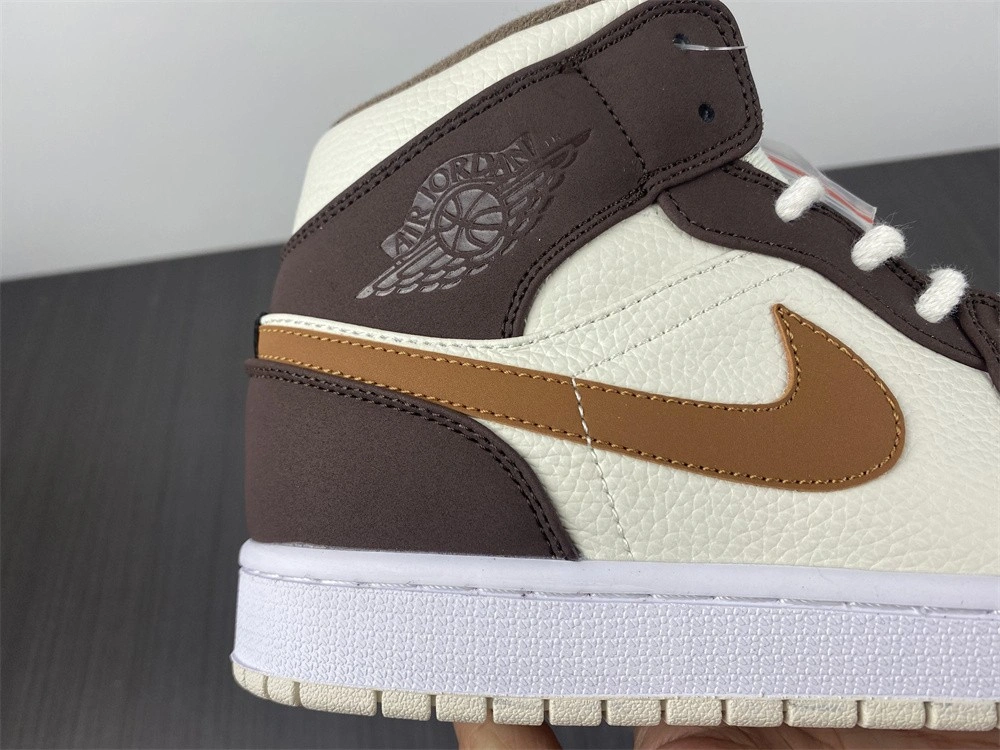 FlexibleFit Air Jordan 1 Mid SE Brown Basalt Oatmeal DO6699- 1679