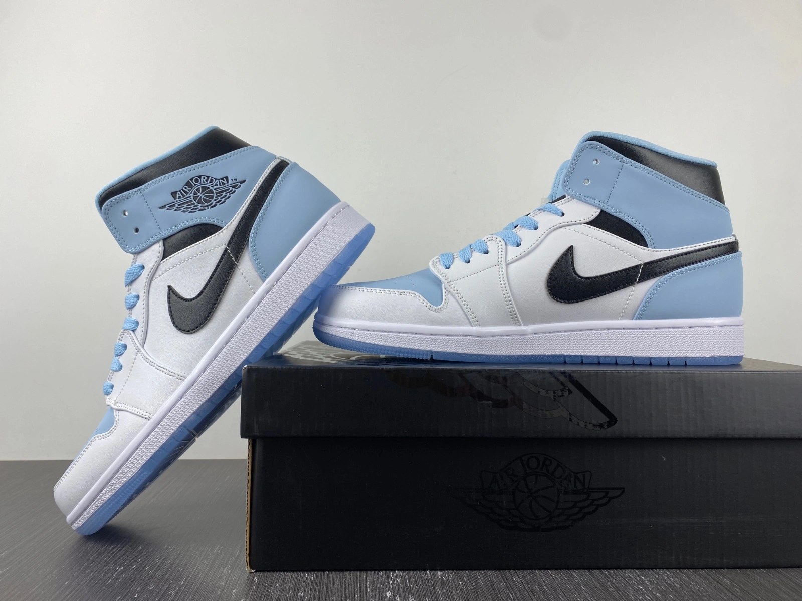 Resilient Air Jordan 1 Mid SE Ice Blue DV1308- 1581