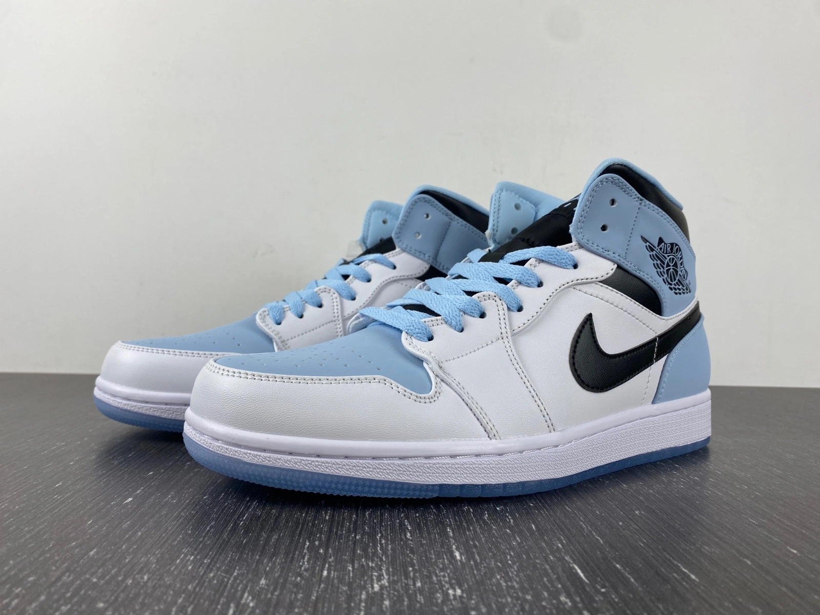 Resilient Air Jordan 1 Mid SE Ice Blue DV1308- 1581