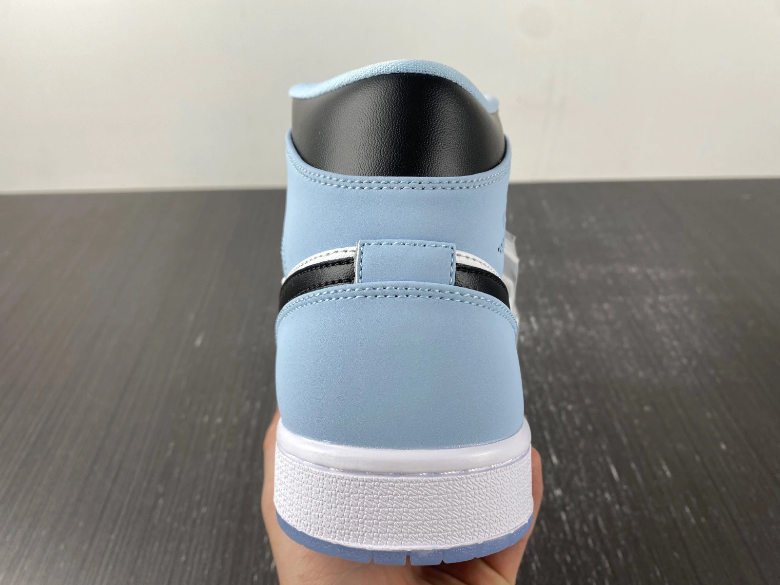 Resilient Air Jordan 1 Mid SE Ice Blue DV1308- 1581