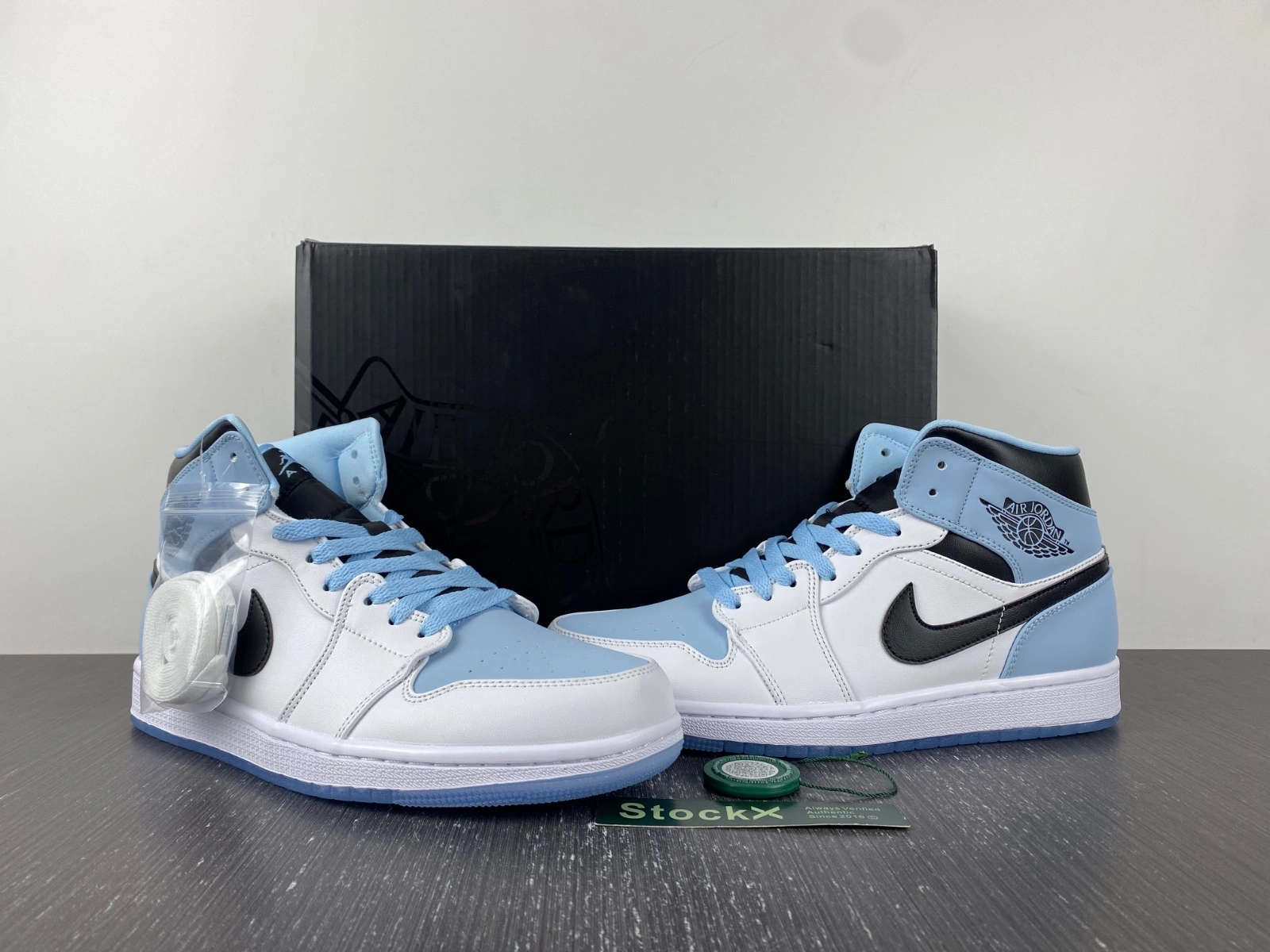 Resilient Air Jordan 1 Mid SE Ice Blue DV1308- 1581