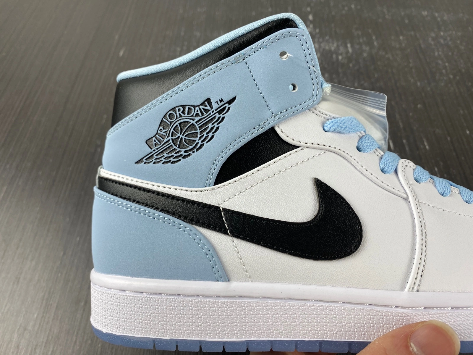 Resilient Air Jordan 1 Mid SE Ice Blue DV1308- 1581