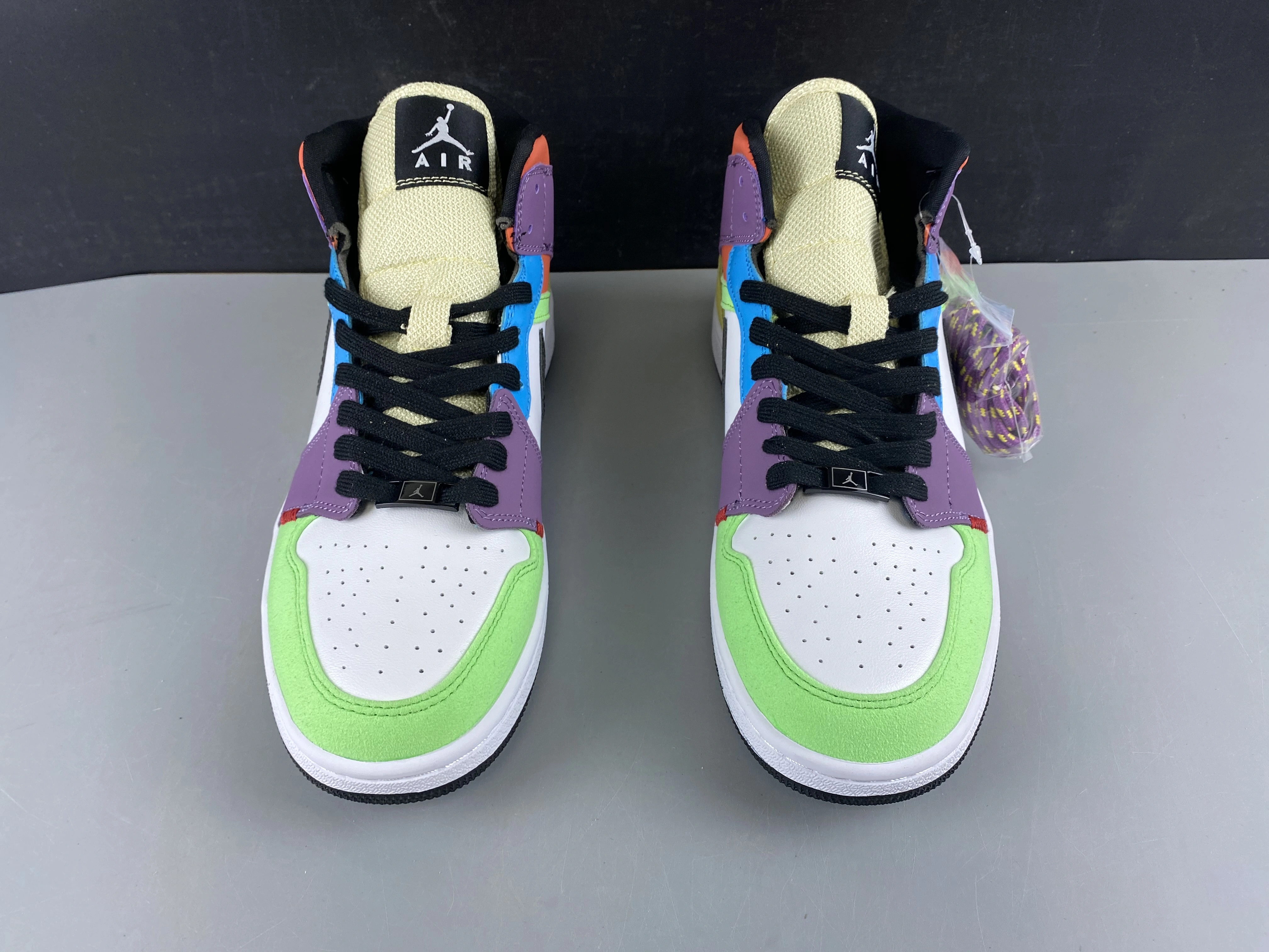 Air Jordan 1 Mid SE Multi-Color CW1140- Minimalist 1777