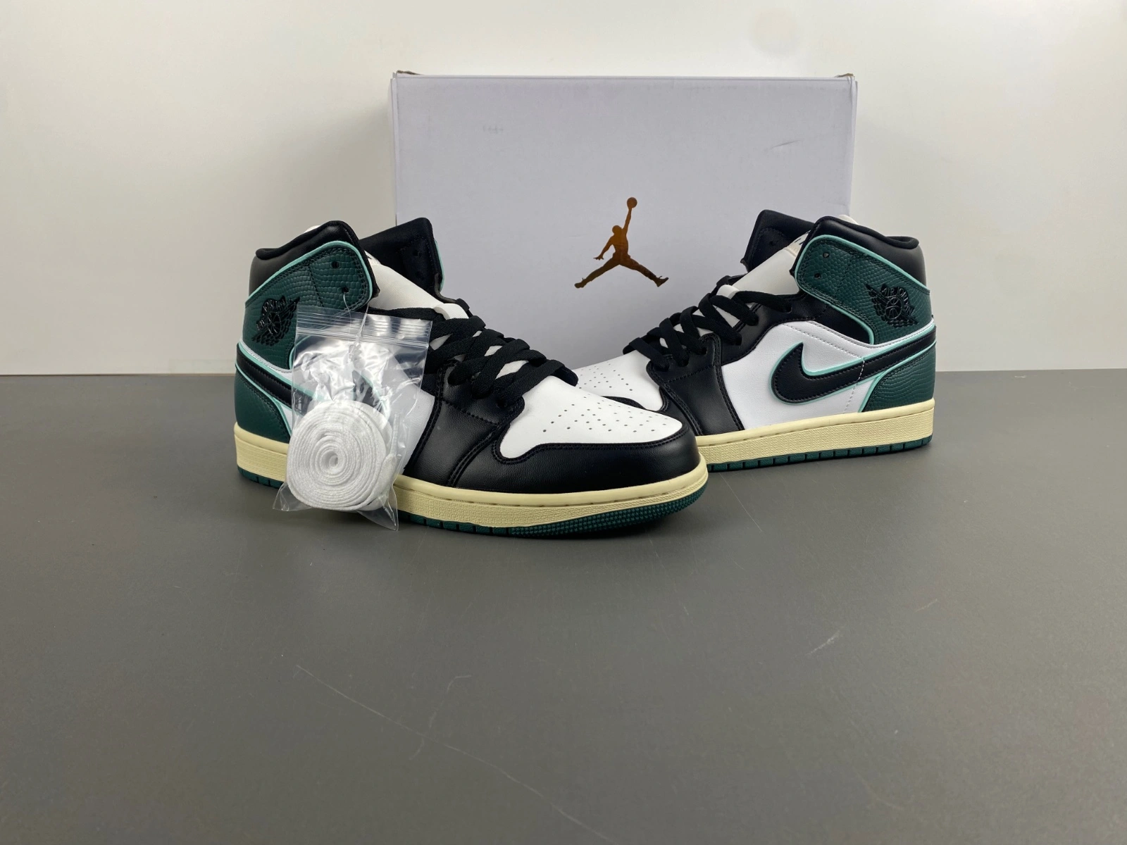 Air Jordan 1 Mid SE Oxidized Green FQ7818- Modern 1367
