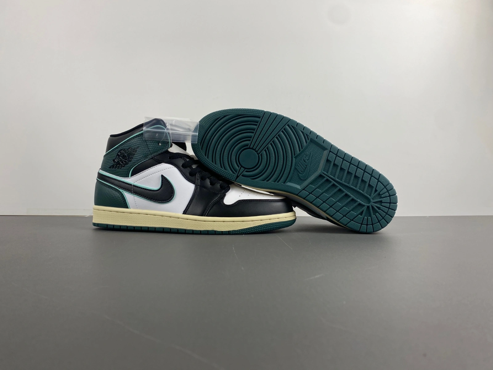 Air Jordan 1 Mid SE Oxidized Green FQ7818- Modern 1367
