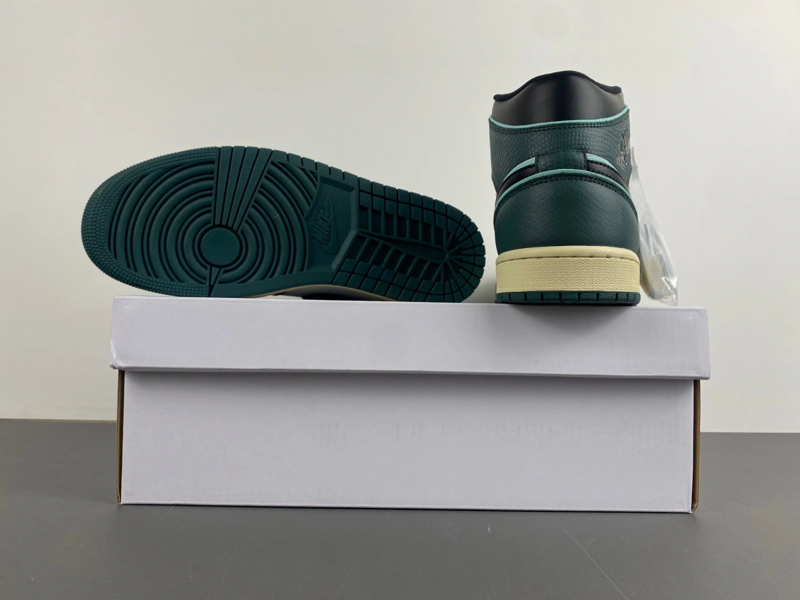 Air Jordan 1 Mid SE Oxidized Green FQ7818- Modern 1367