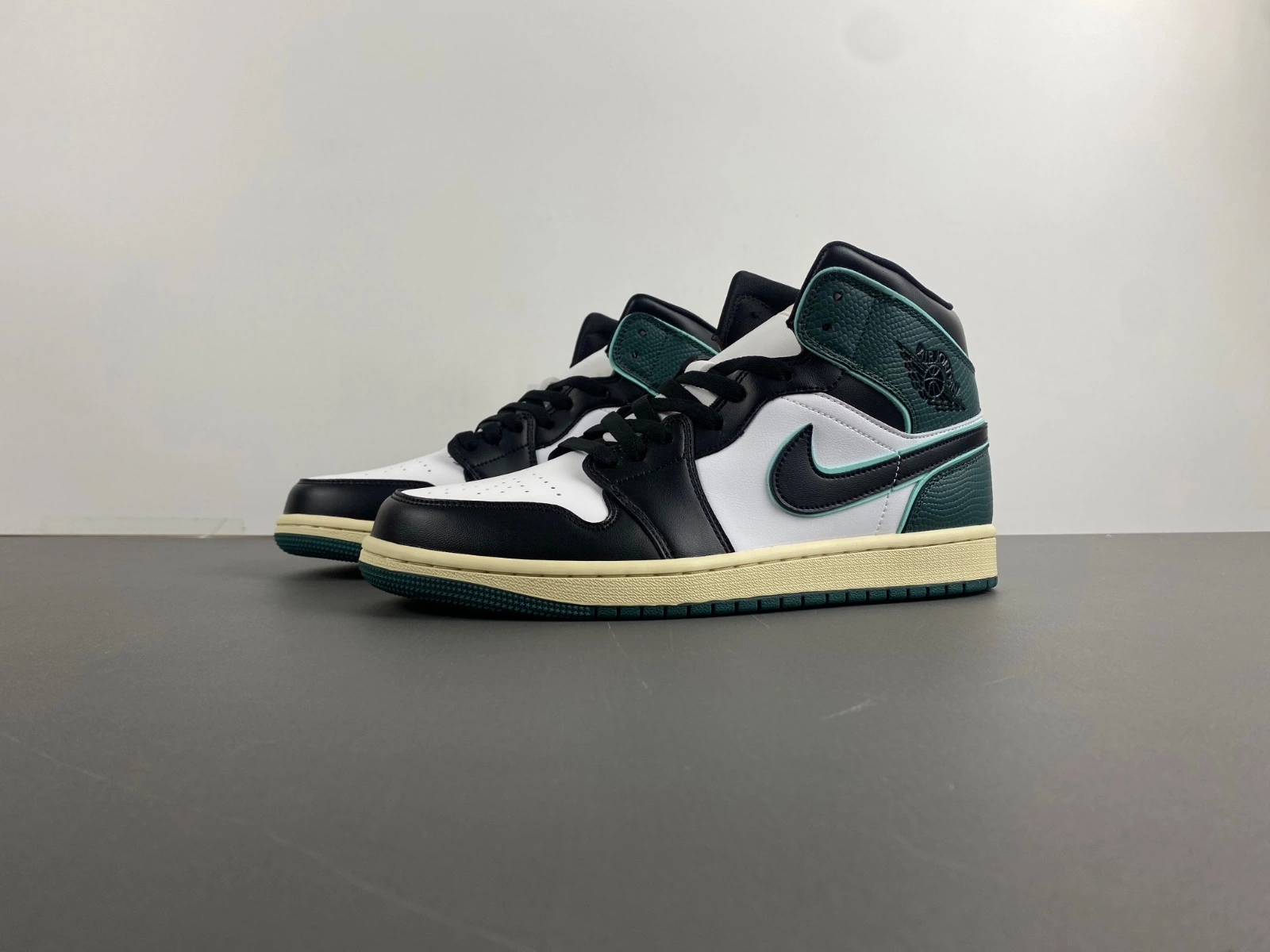 Air Jordan 1 Mid SE Oxidized Green FQ7818- Modern 1367