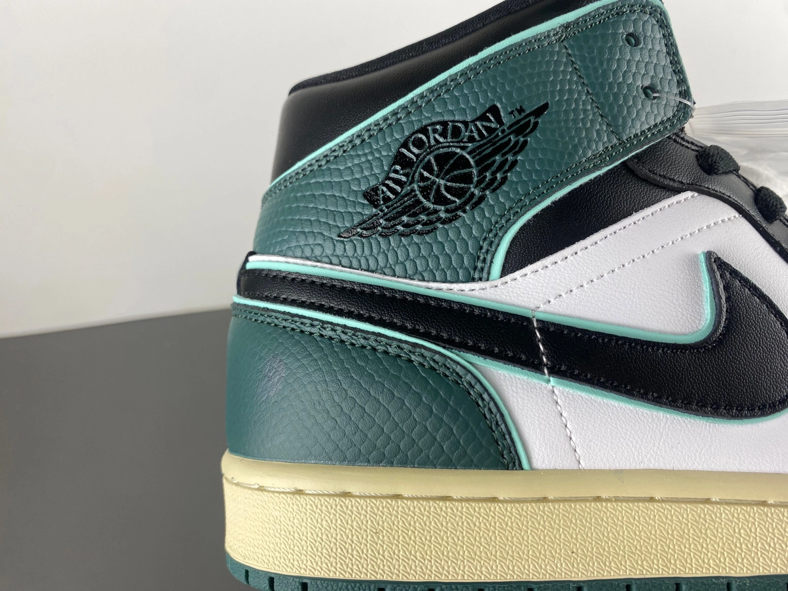 Air Jordan 1 Mid SE Oxidized Green FQ7818- Modern 1367