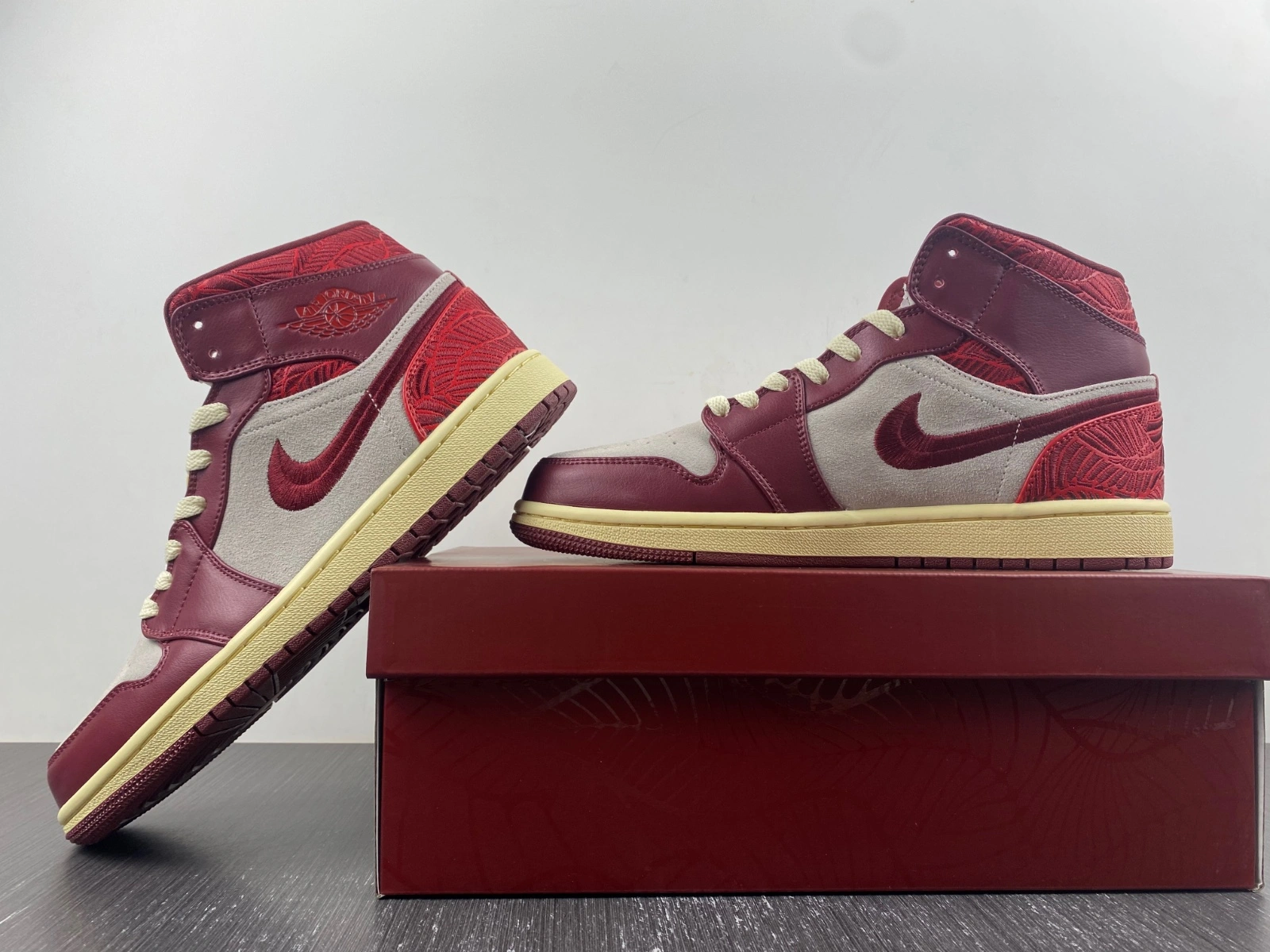 Air Jordan 1 Mid SE Tiki Leaf Team Red DZ2820- Comfortable 1554