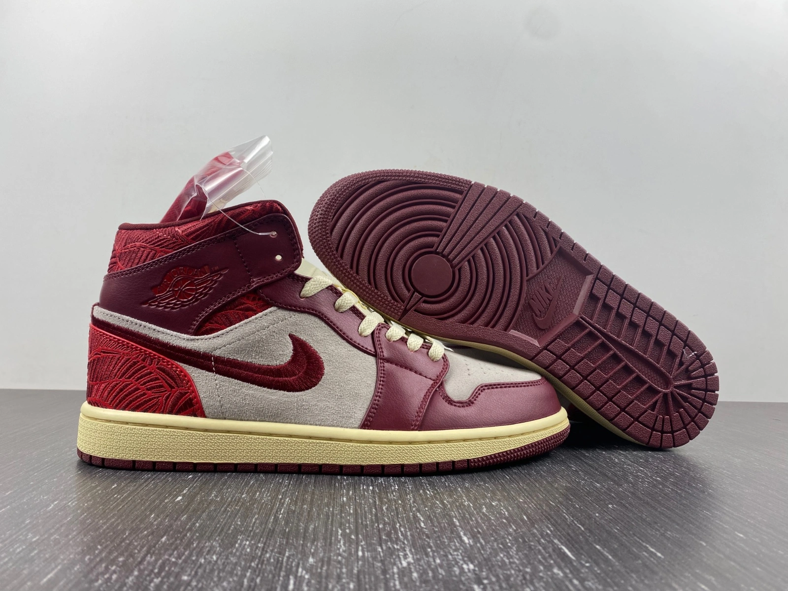 Air Jordan 1 Mid SE Tiki Leaf Team Red DZ2820- Comfortable 1554