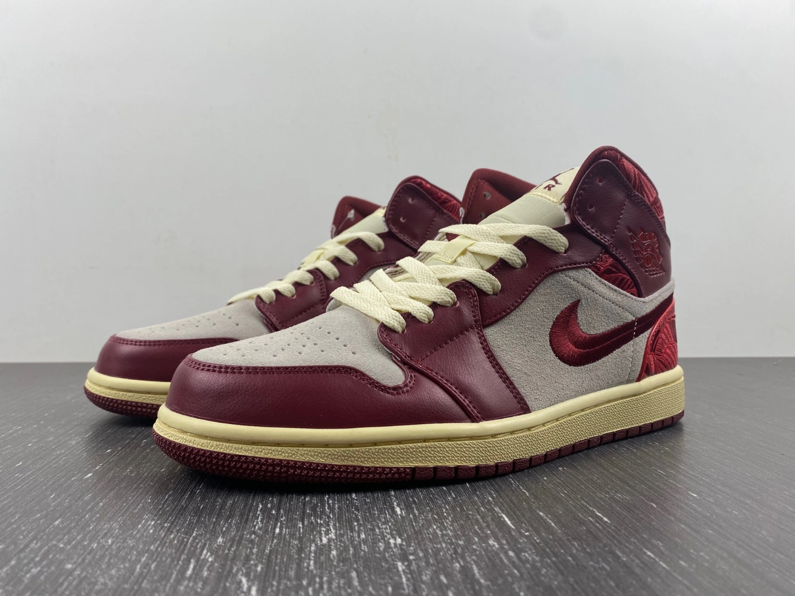 Air Jordan 1 Mid SE Tiki Leaf Team Red DZ2820- Comfortable 1554